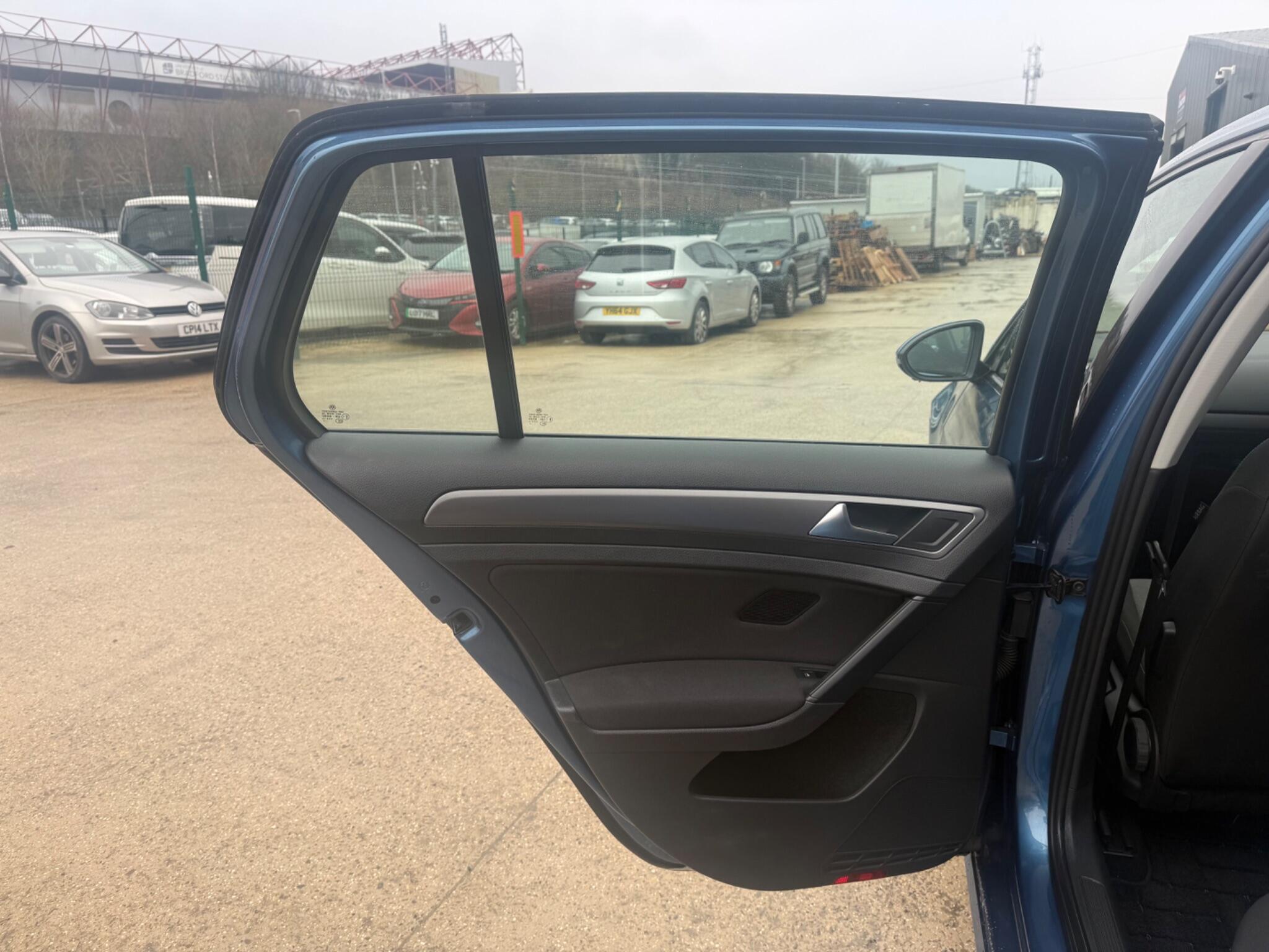 Volkswagen Golf - Image 10