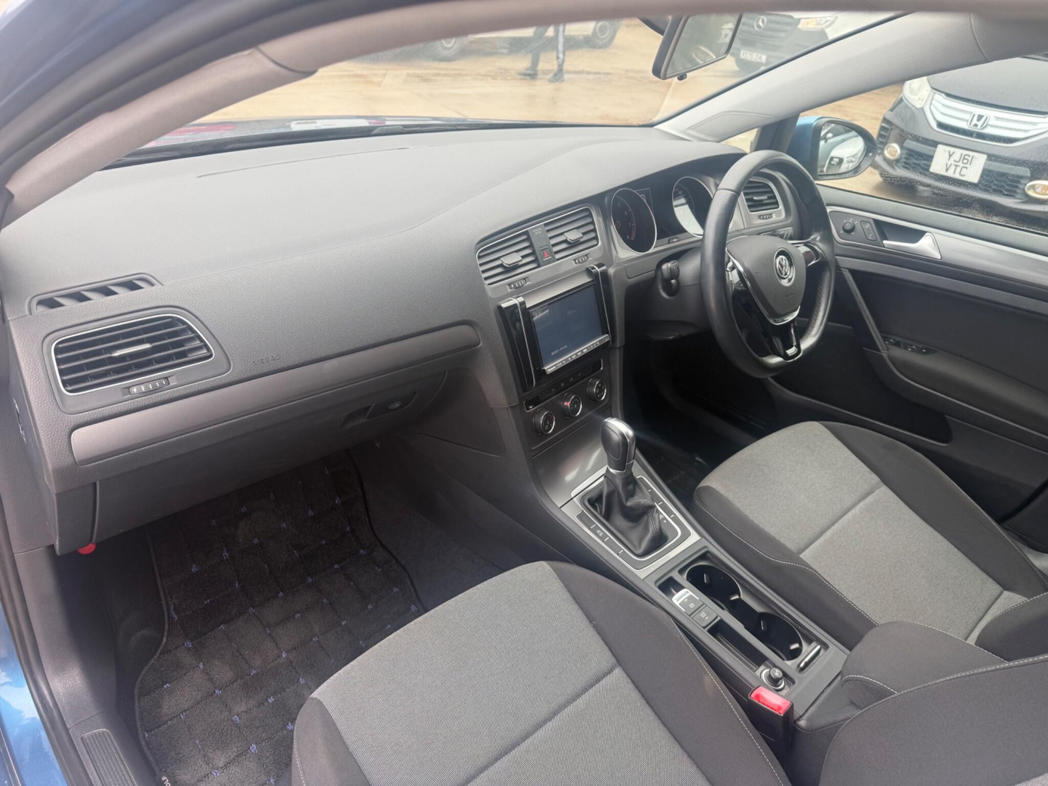 Volkswagen Golf - Image 16