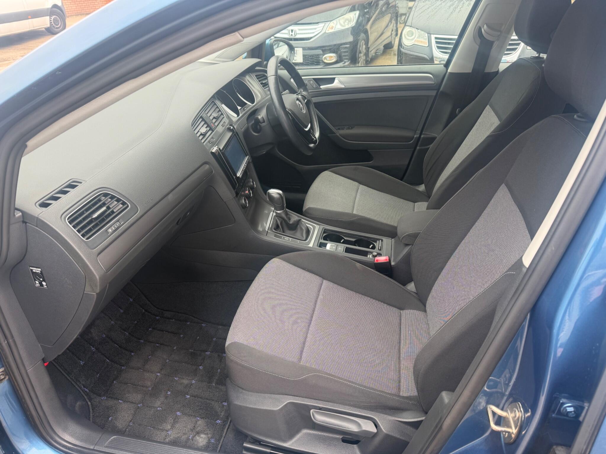 Volkswagen Golf - Image 17