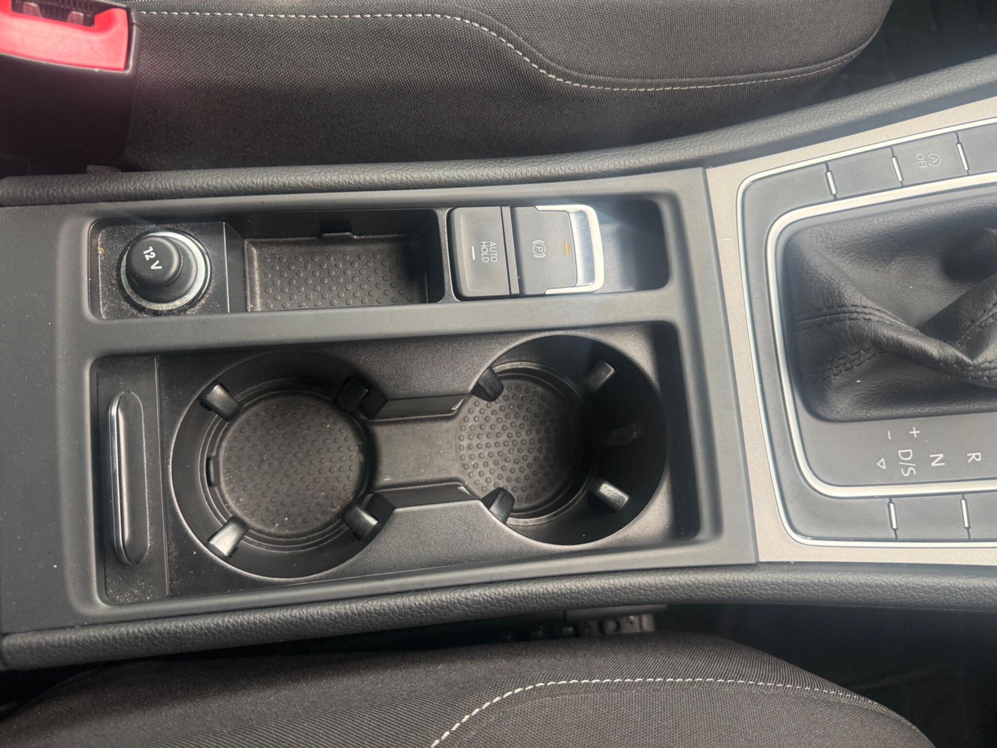 Volkswagen Golf - Image 21