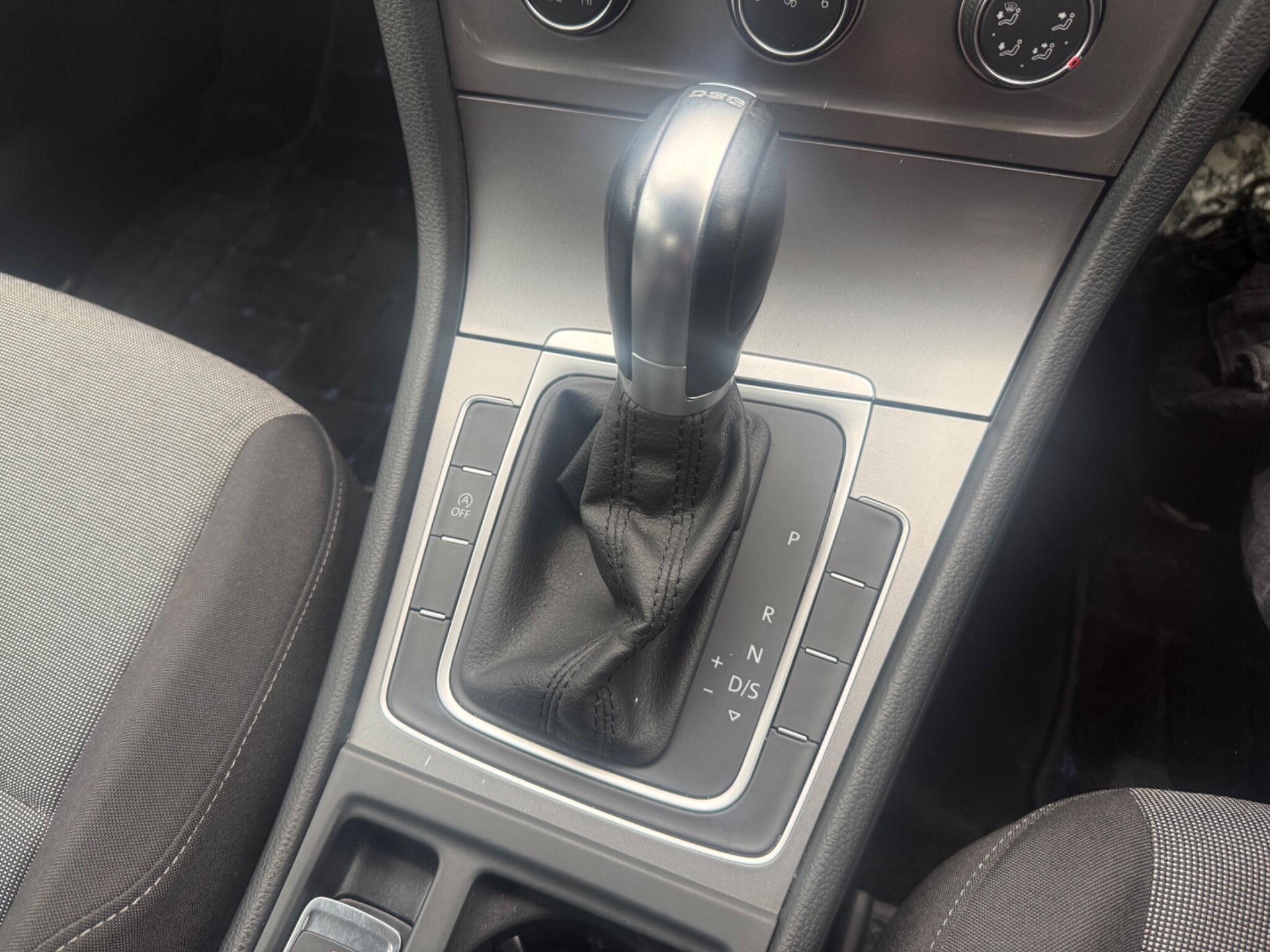 Volkswagen Golf - Image 22