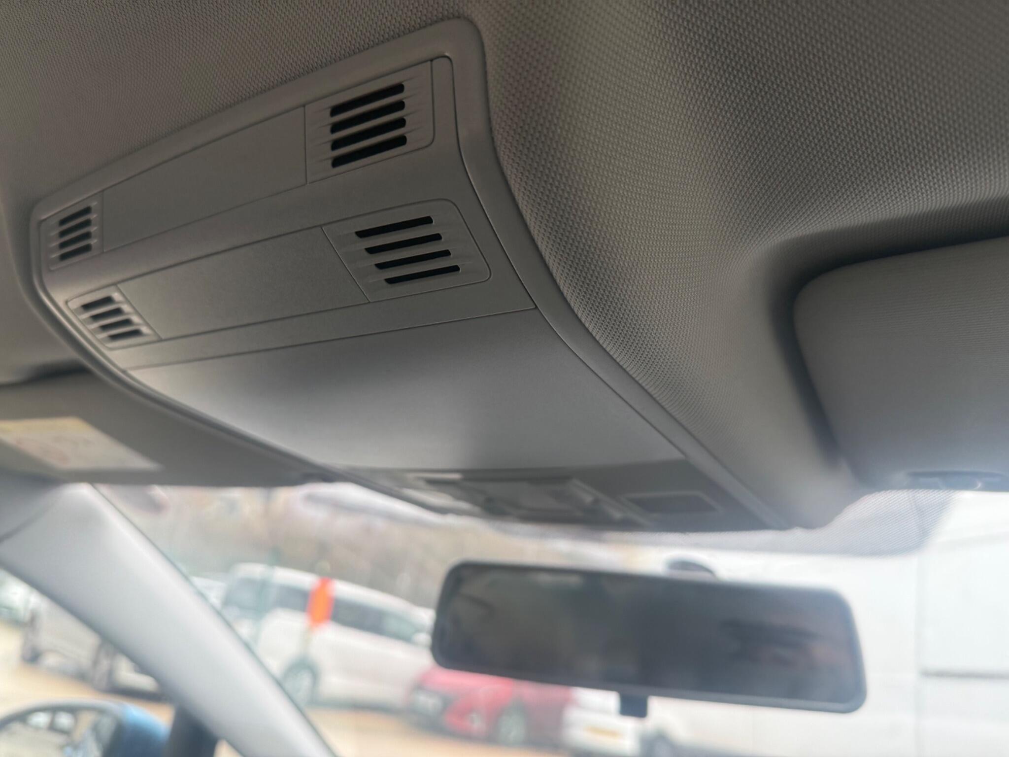 Volkswagen Golf - Image 23