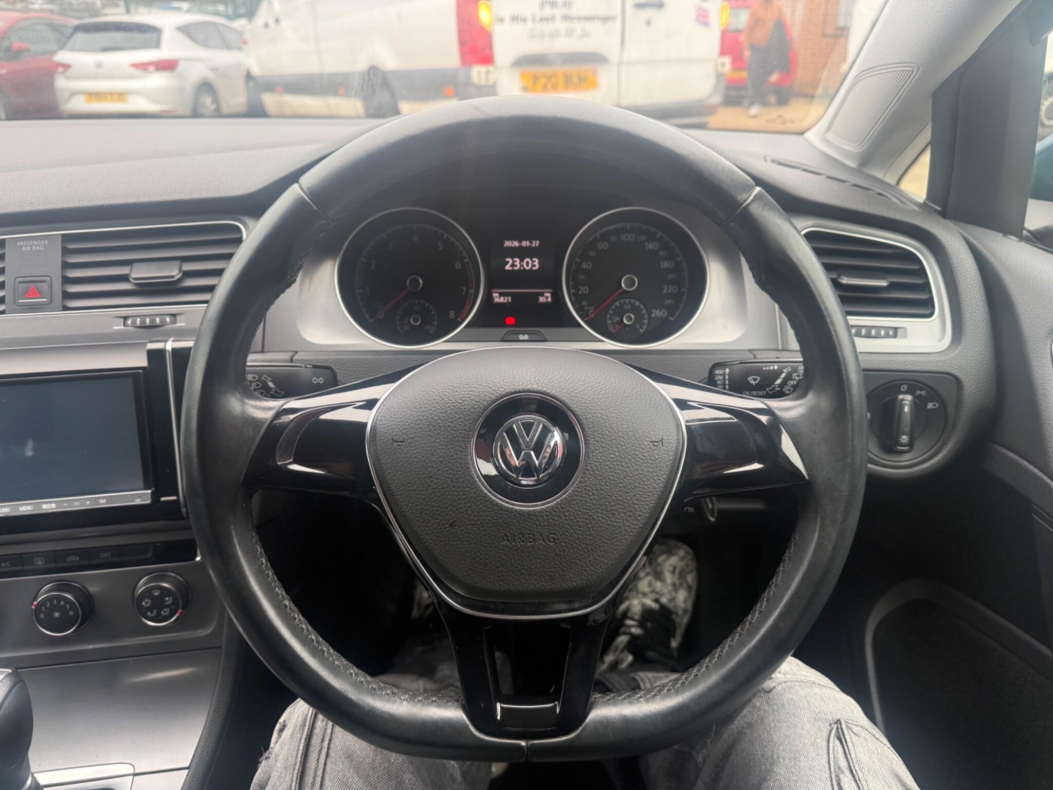 Volkswagen Golf - Image 24