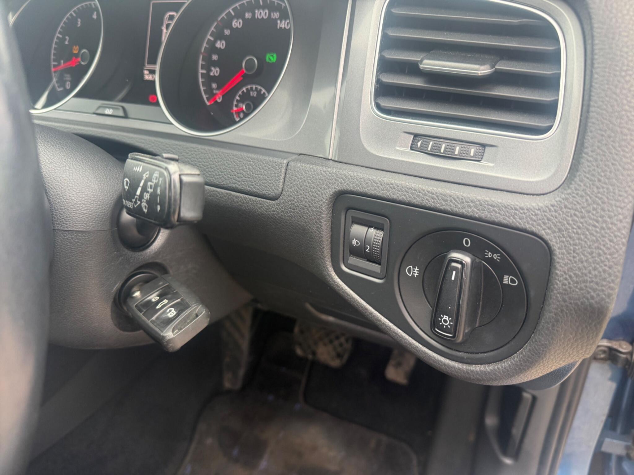 Volkswagen Golf - Image 26