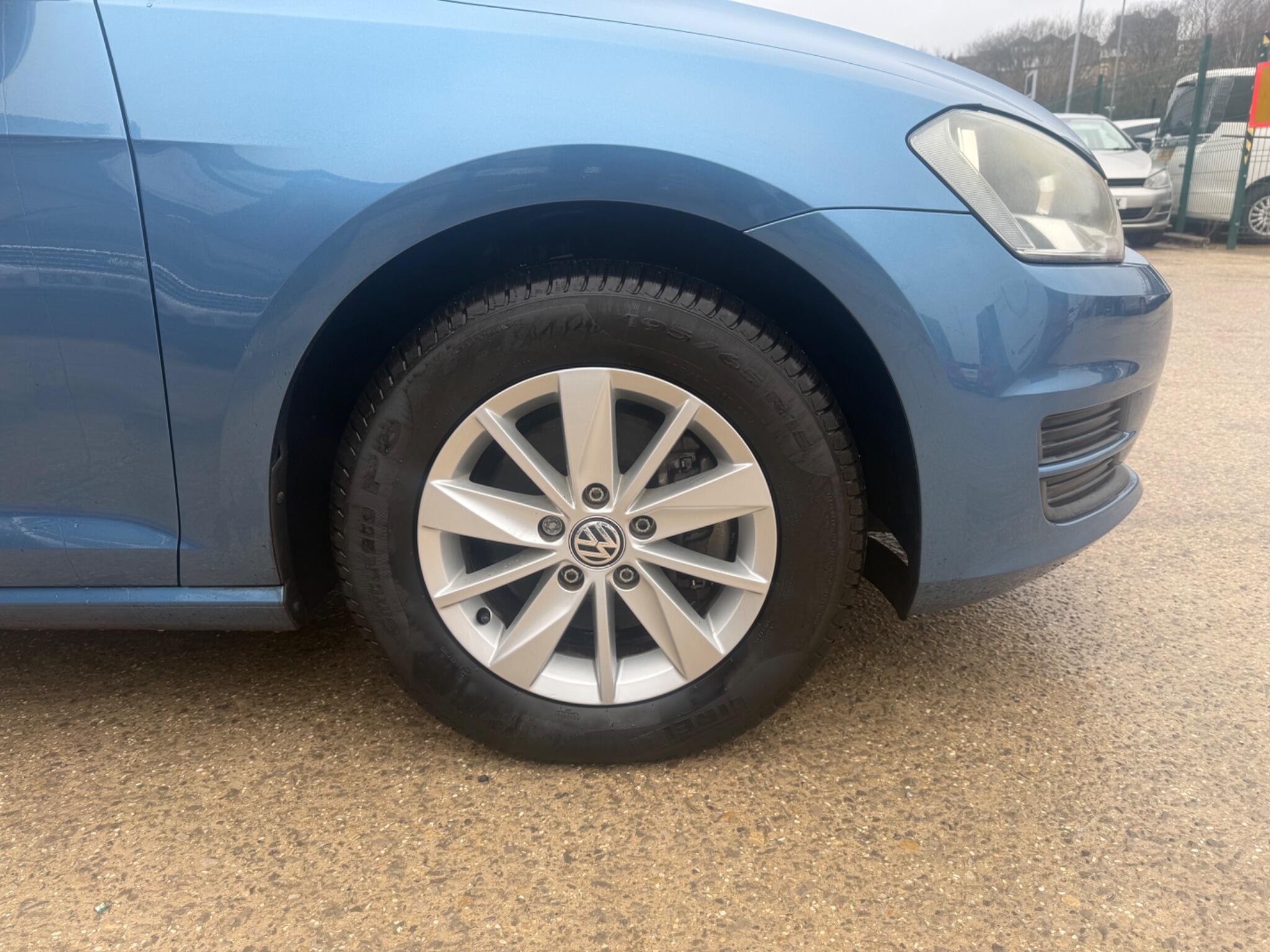 Volkswagen Golf - Image 28