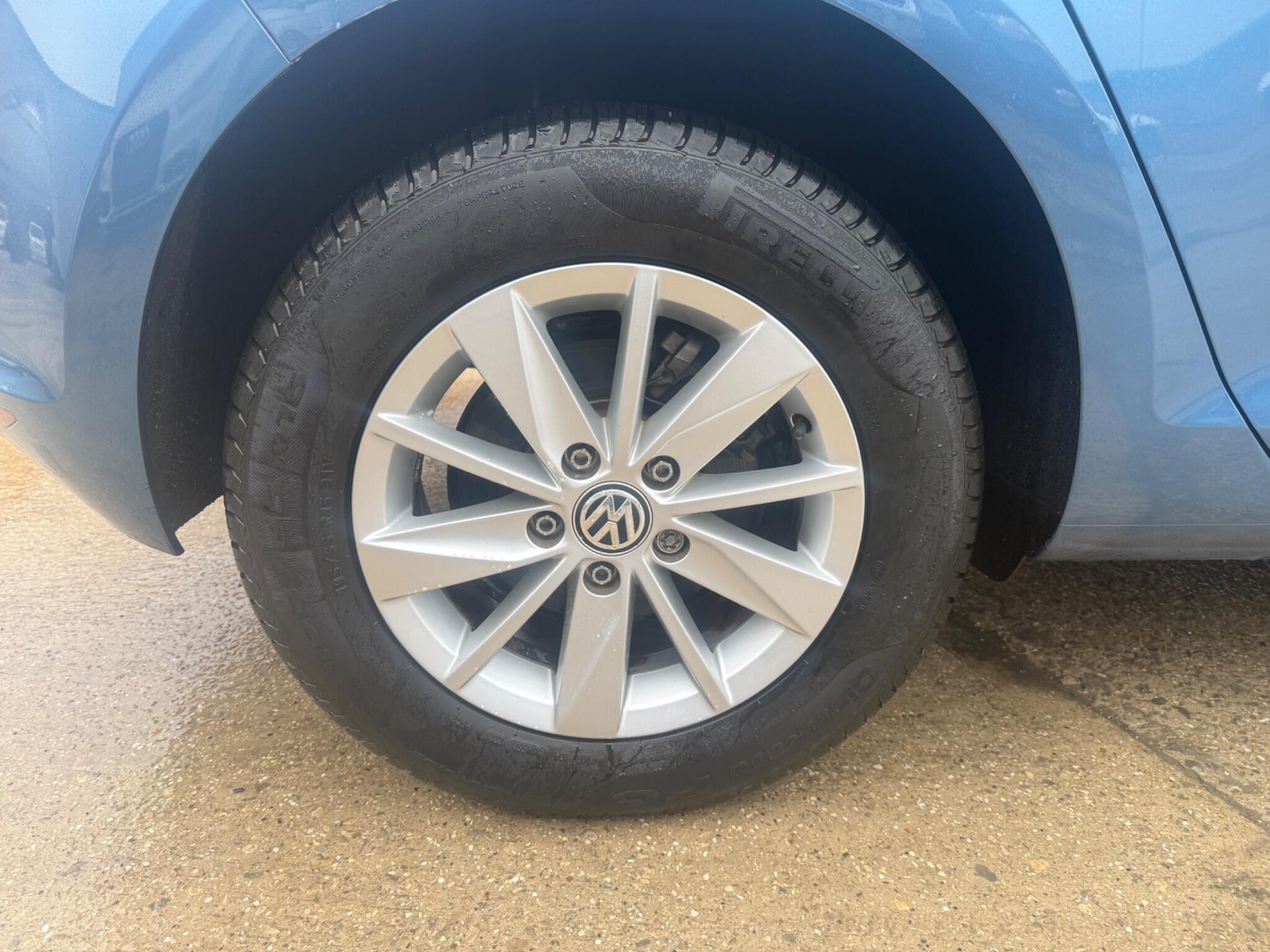 Volkswagen Golf - Image 29