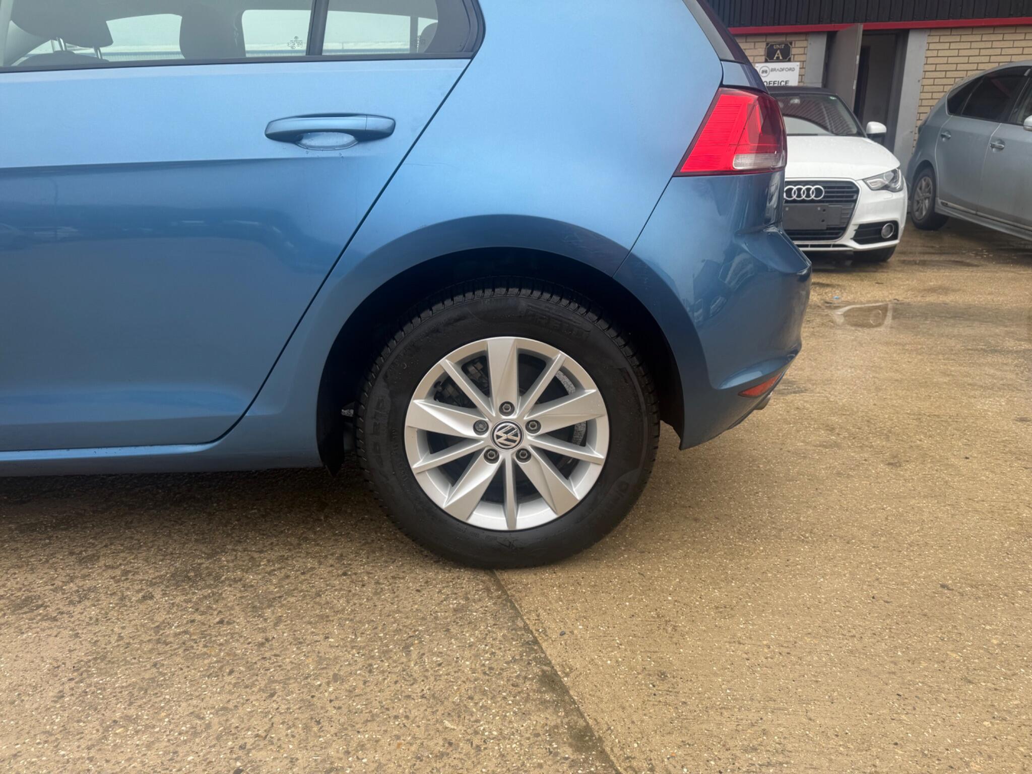 Volkswagen Golf - Image 30