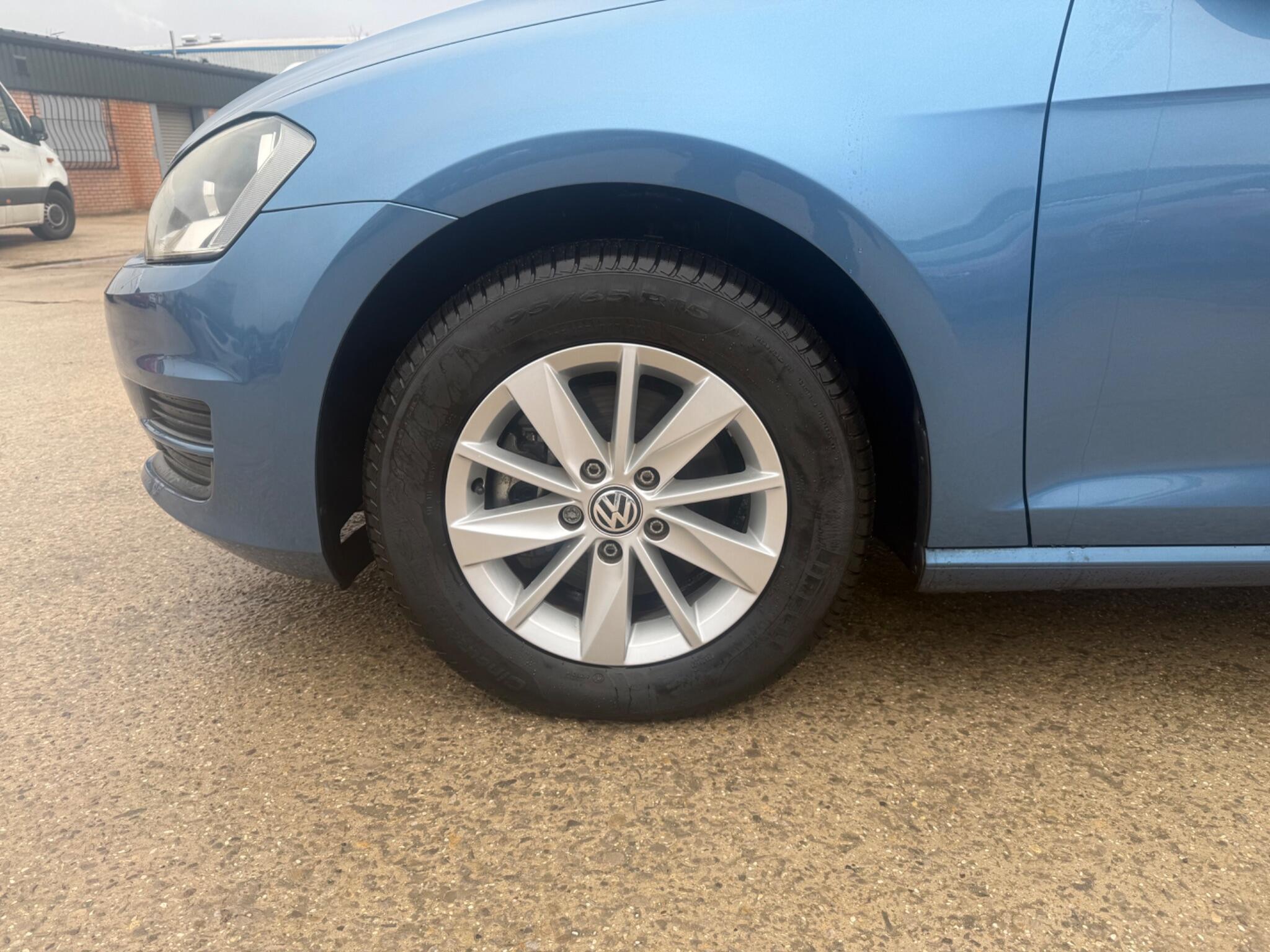 Volkswagen Golf - Image 31