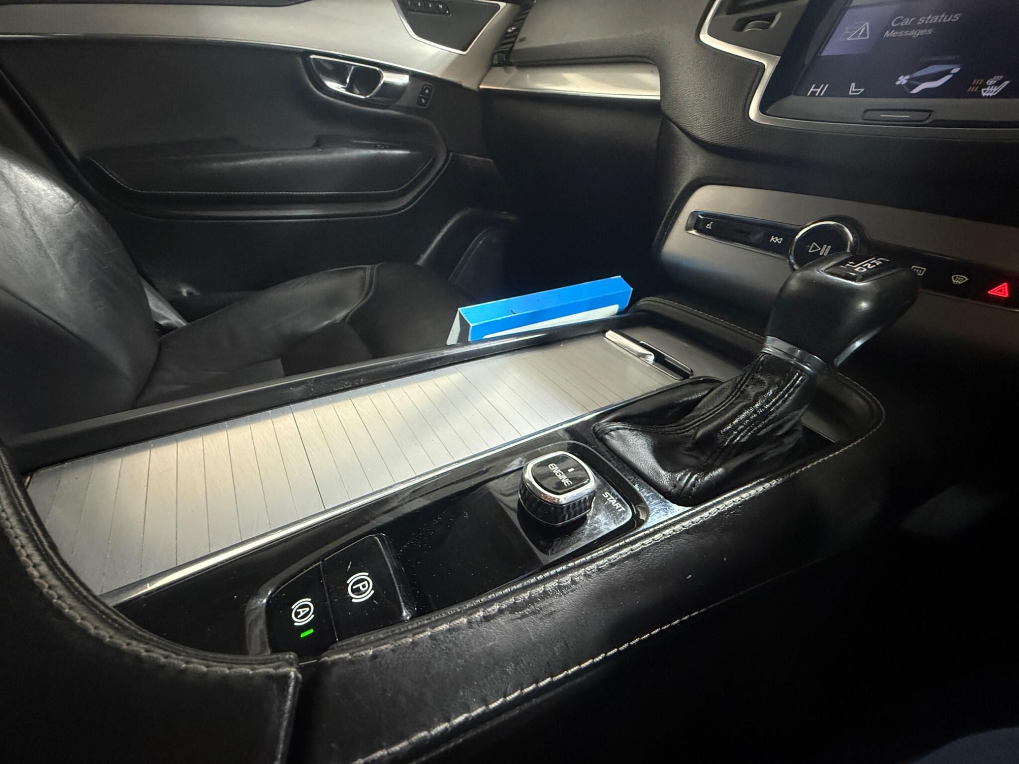 Volvo XC90 - Image 14