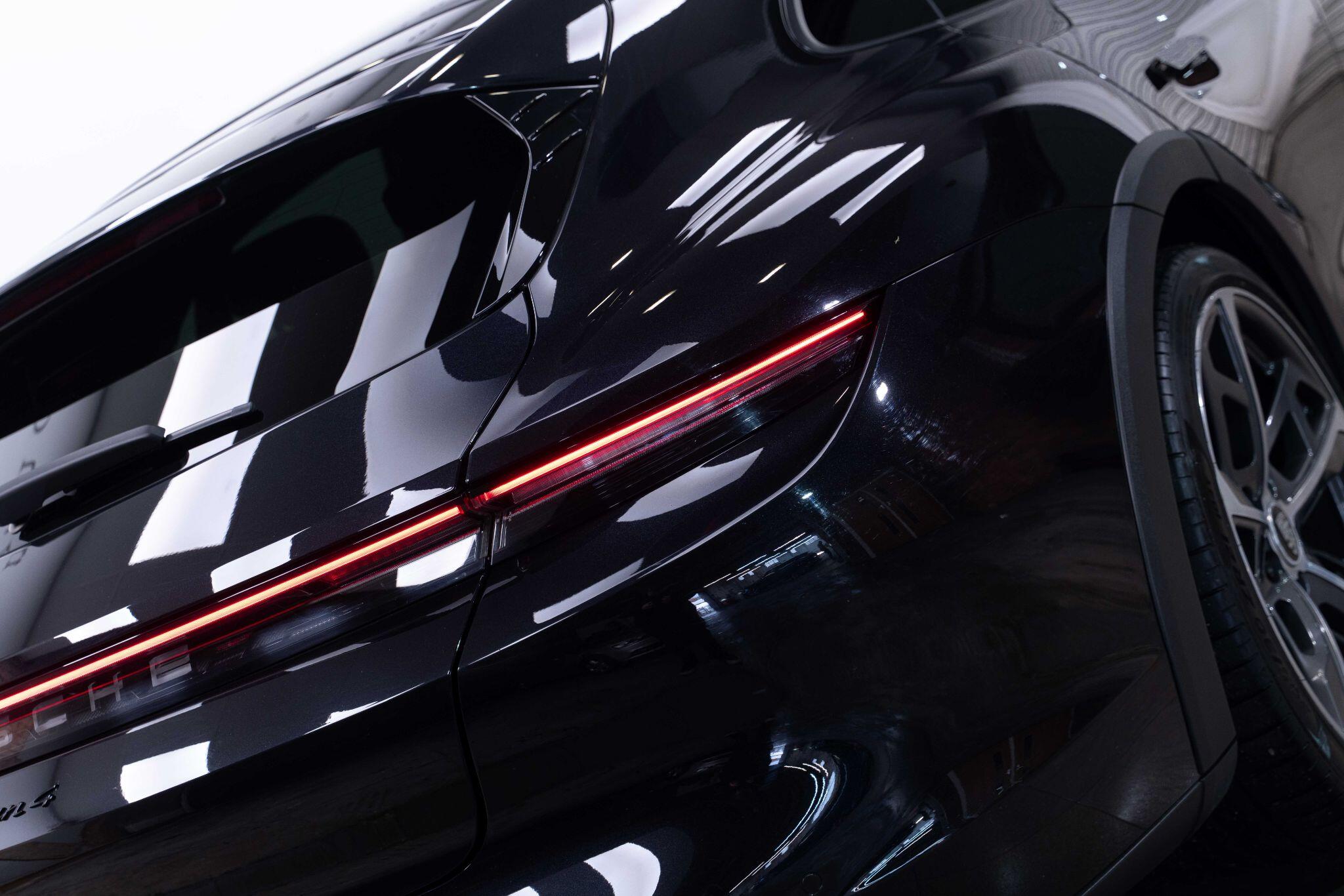 Porsche Taycan - Image 3