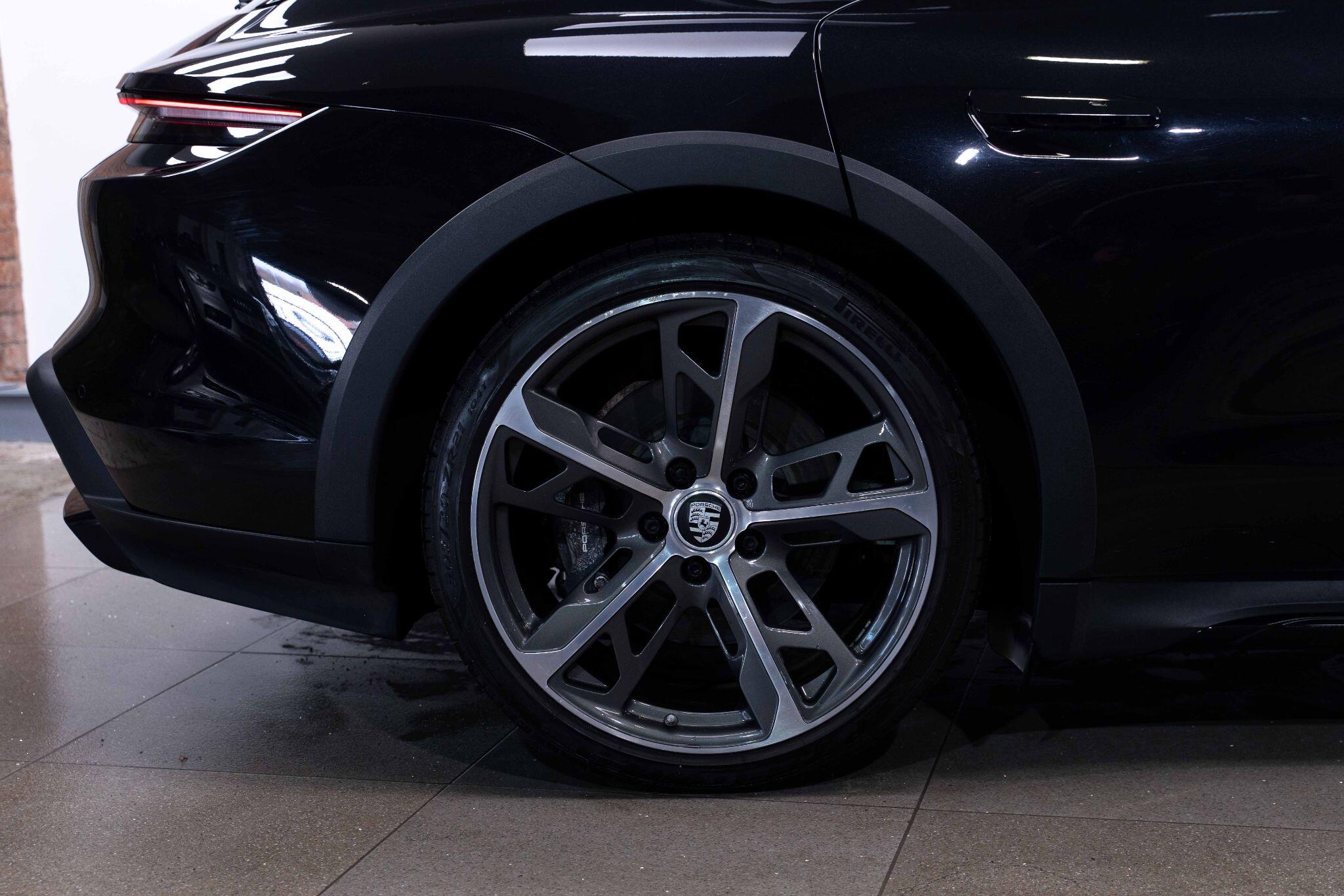 Porsche Taycan - Image 5