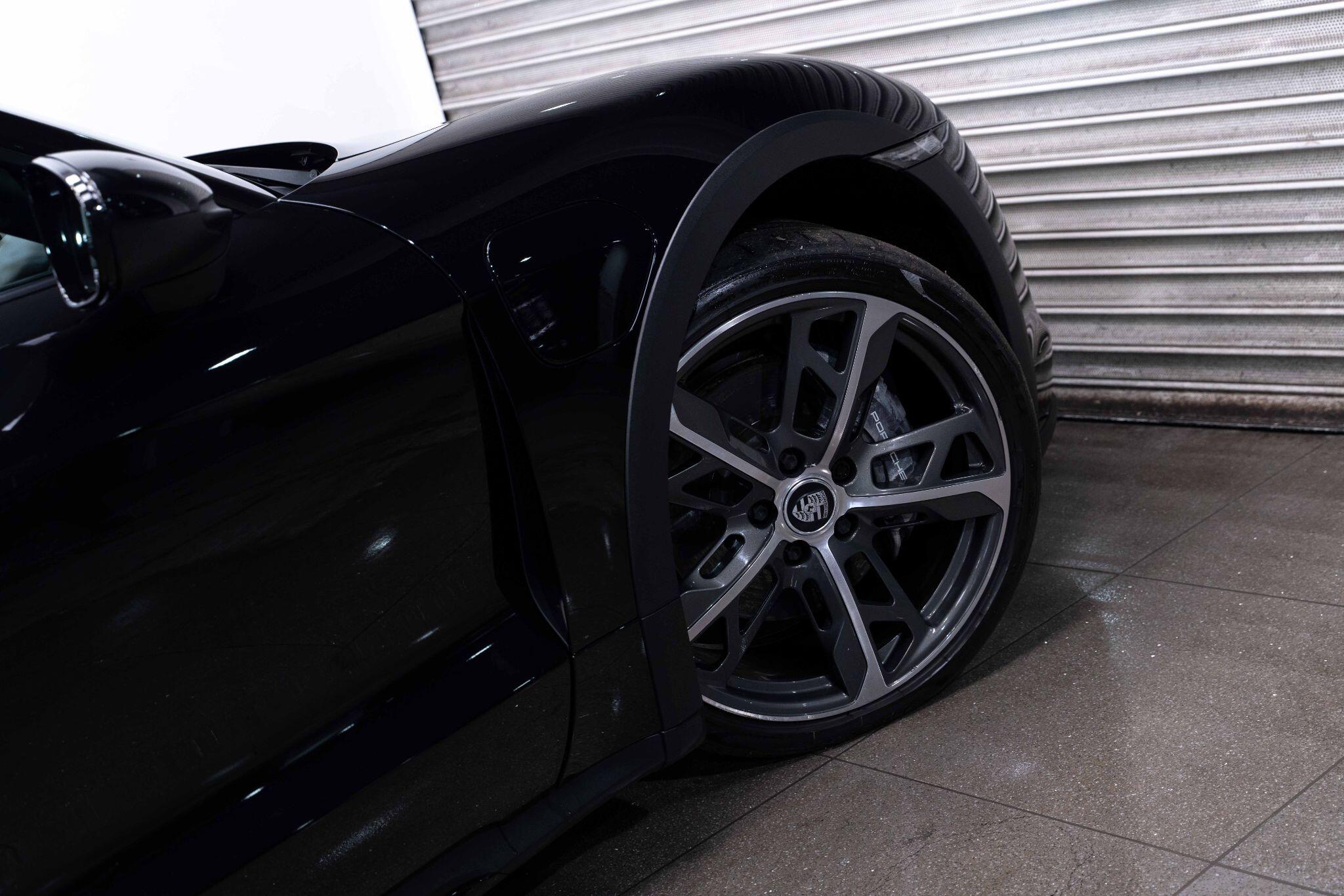 Porsche Taycan - Image 6