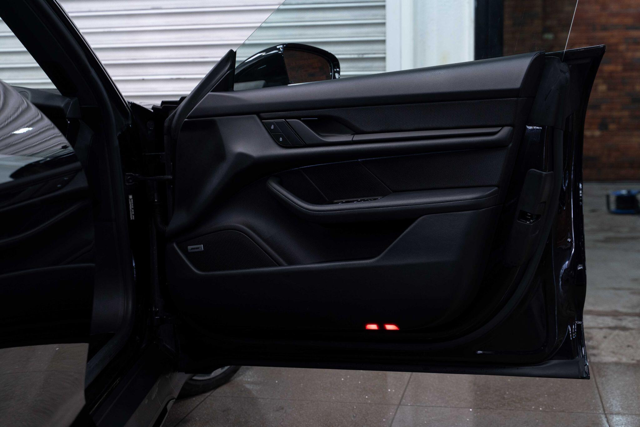 Porsche Taycan - Image 7