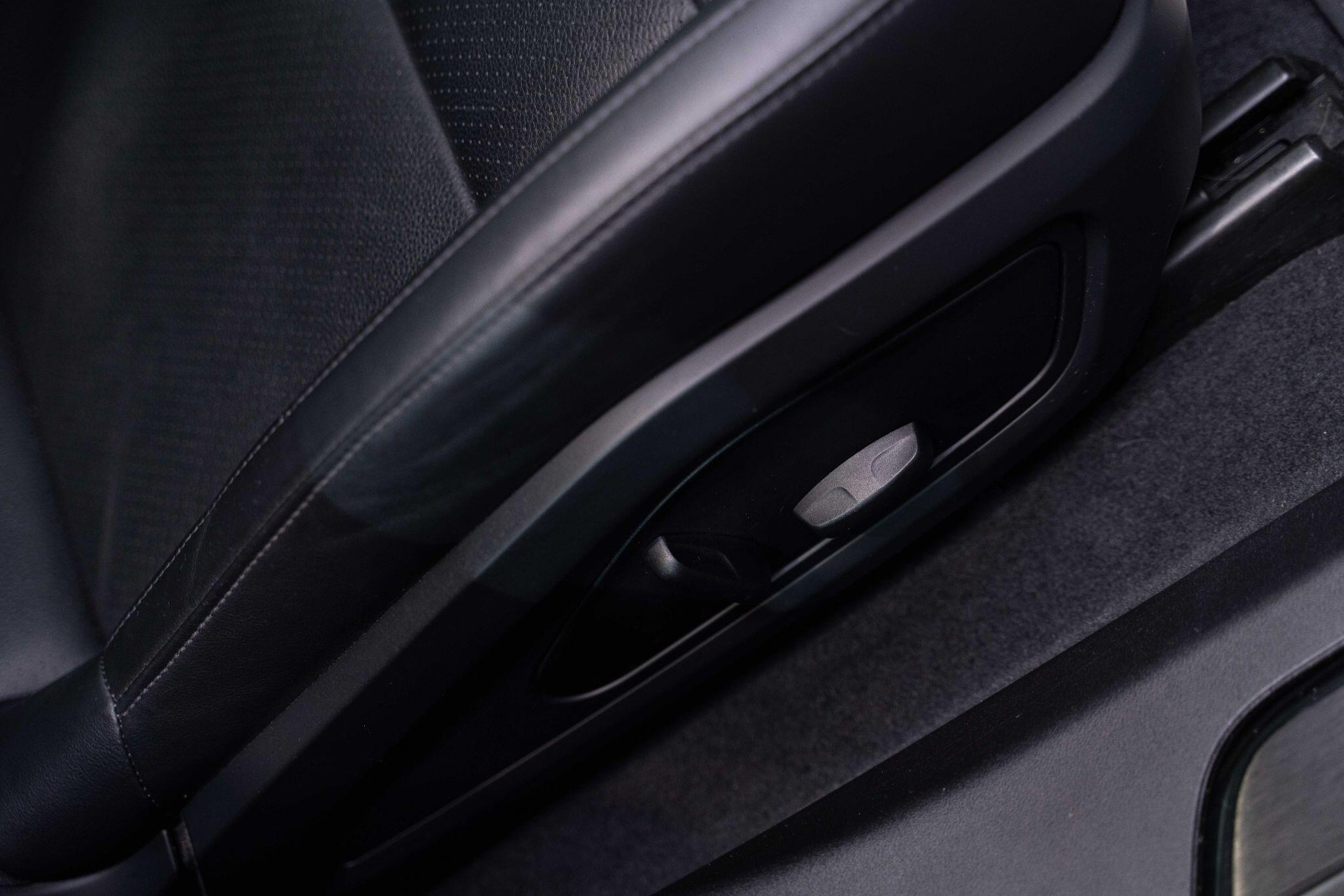 Porsche Taycan - Image 11