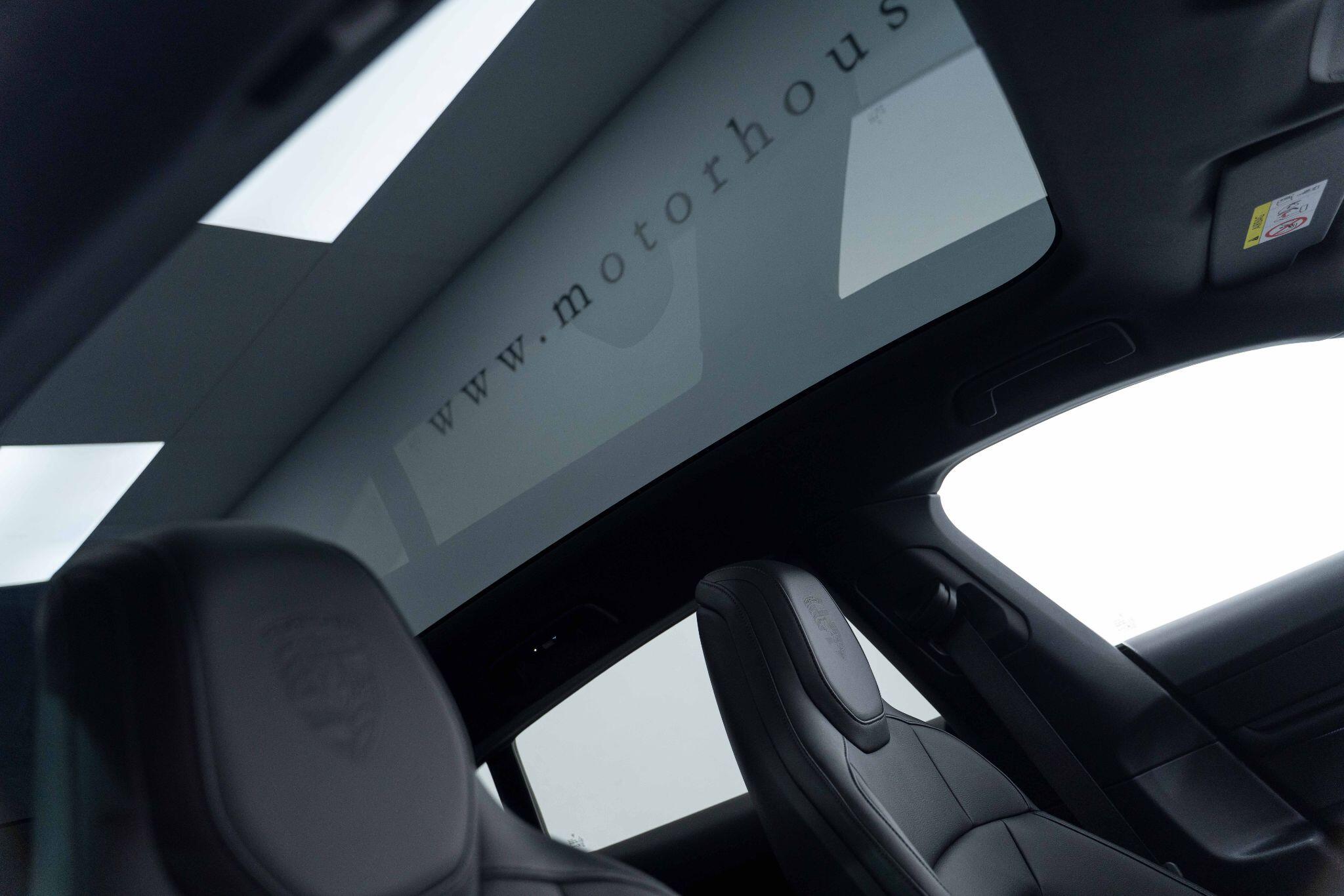 Porsche Taycan - Image 12