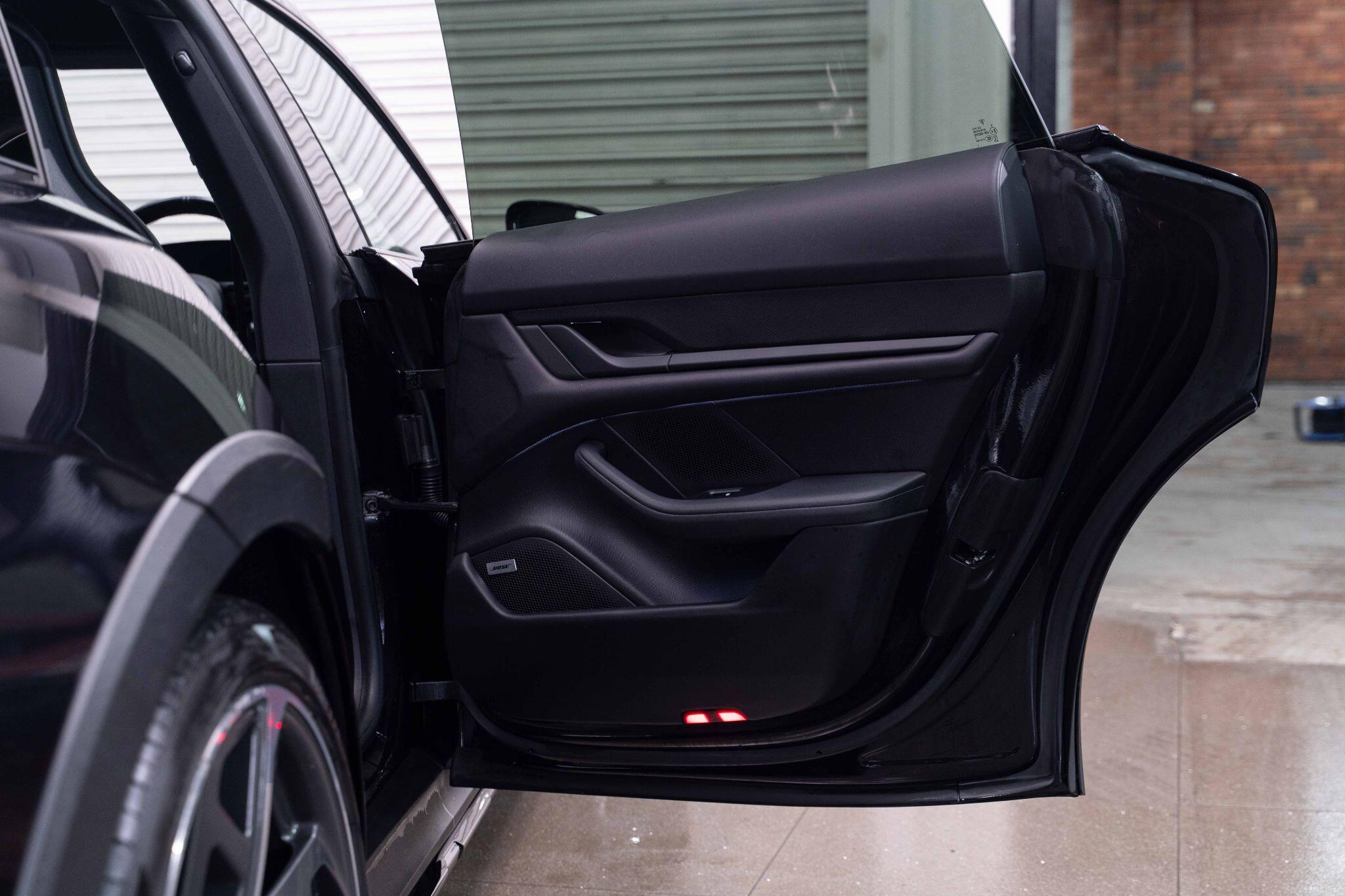 Porsche Taycan - Image 14