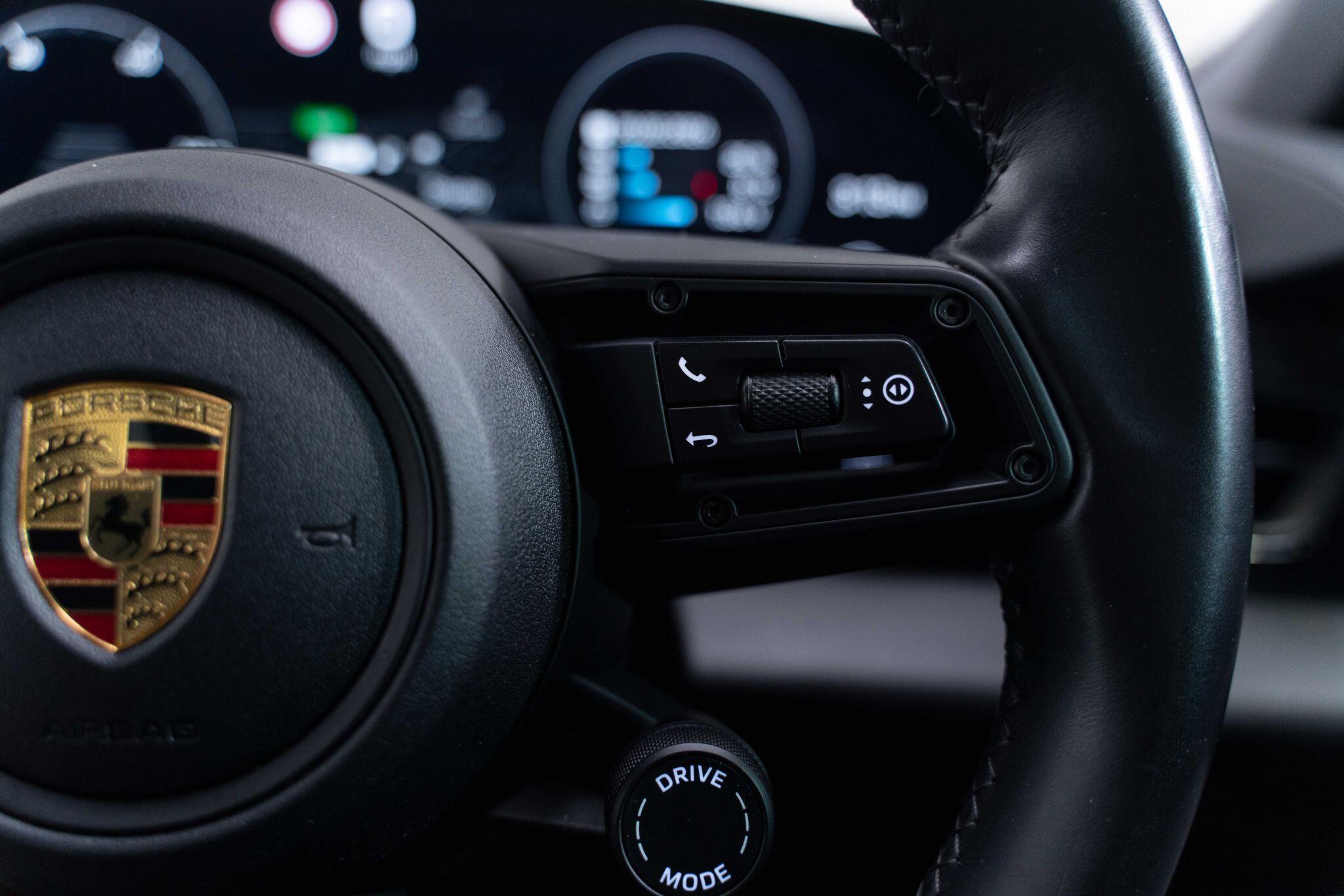 Porsche Taycan - Image 18