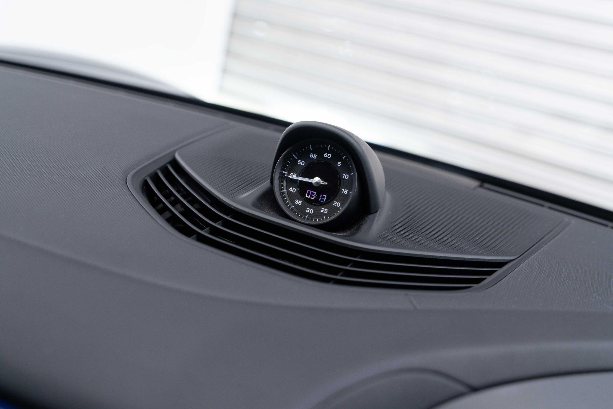 Porsche Taycan - Image 20