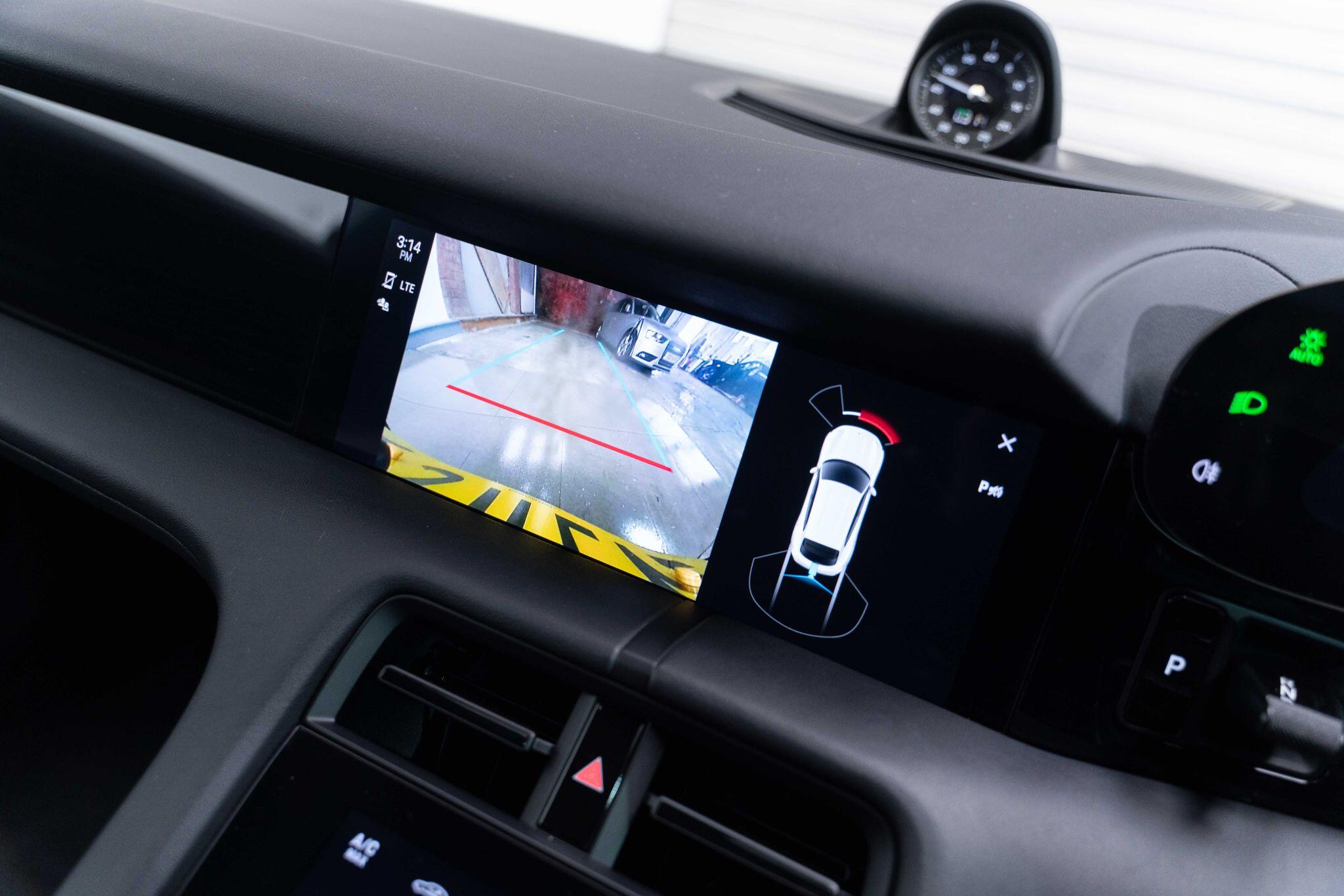 Porsche Taycan - Image 26