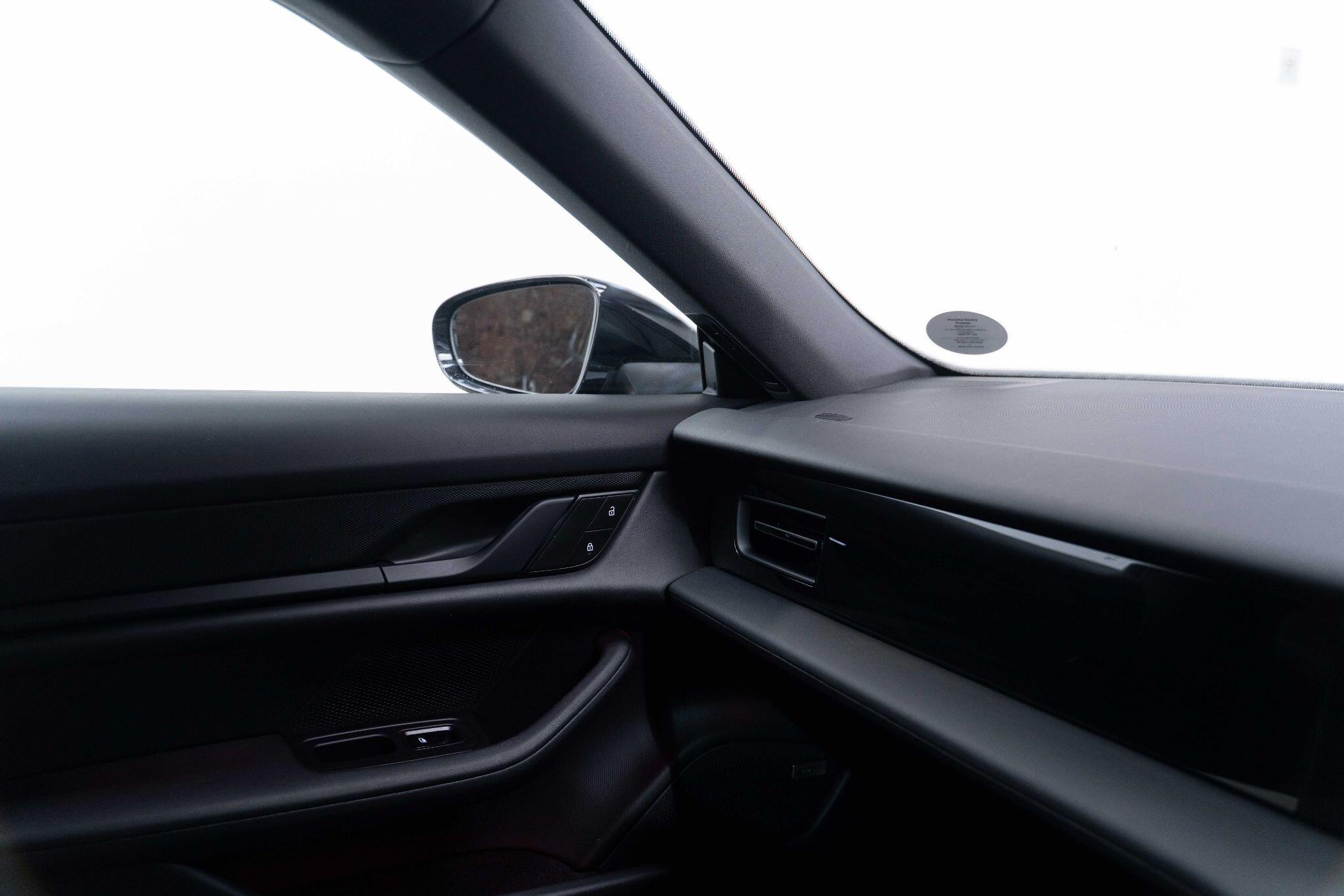 Porsche Taycan - Image 29