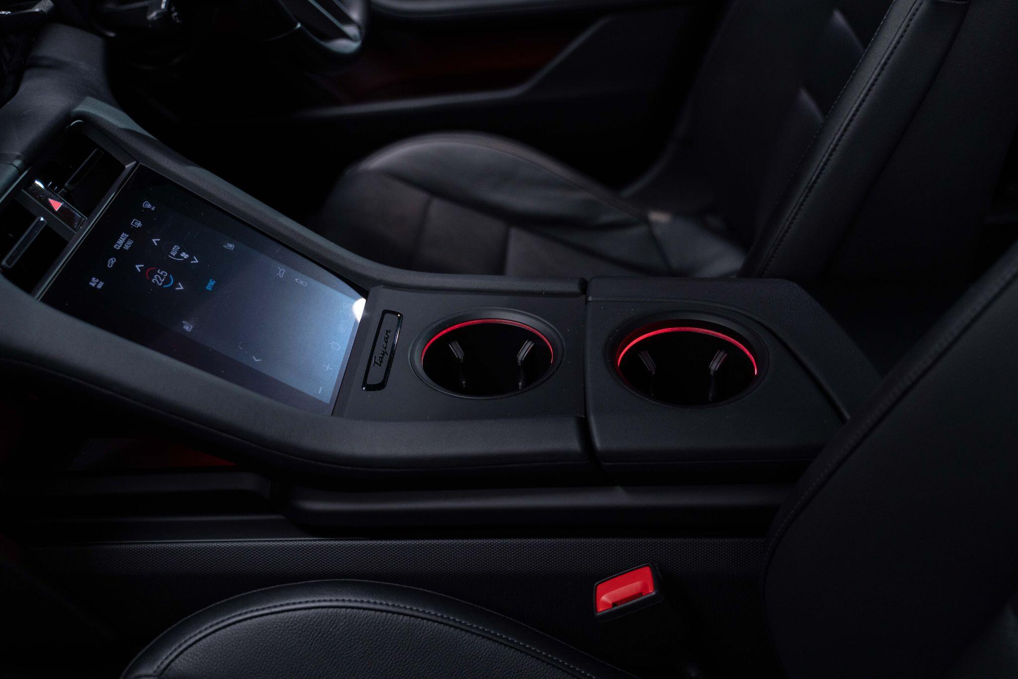 Porsche Taycan - Image 40