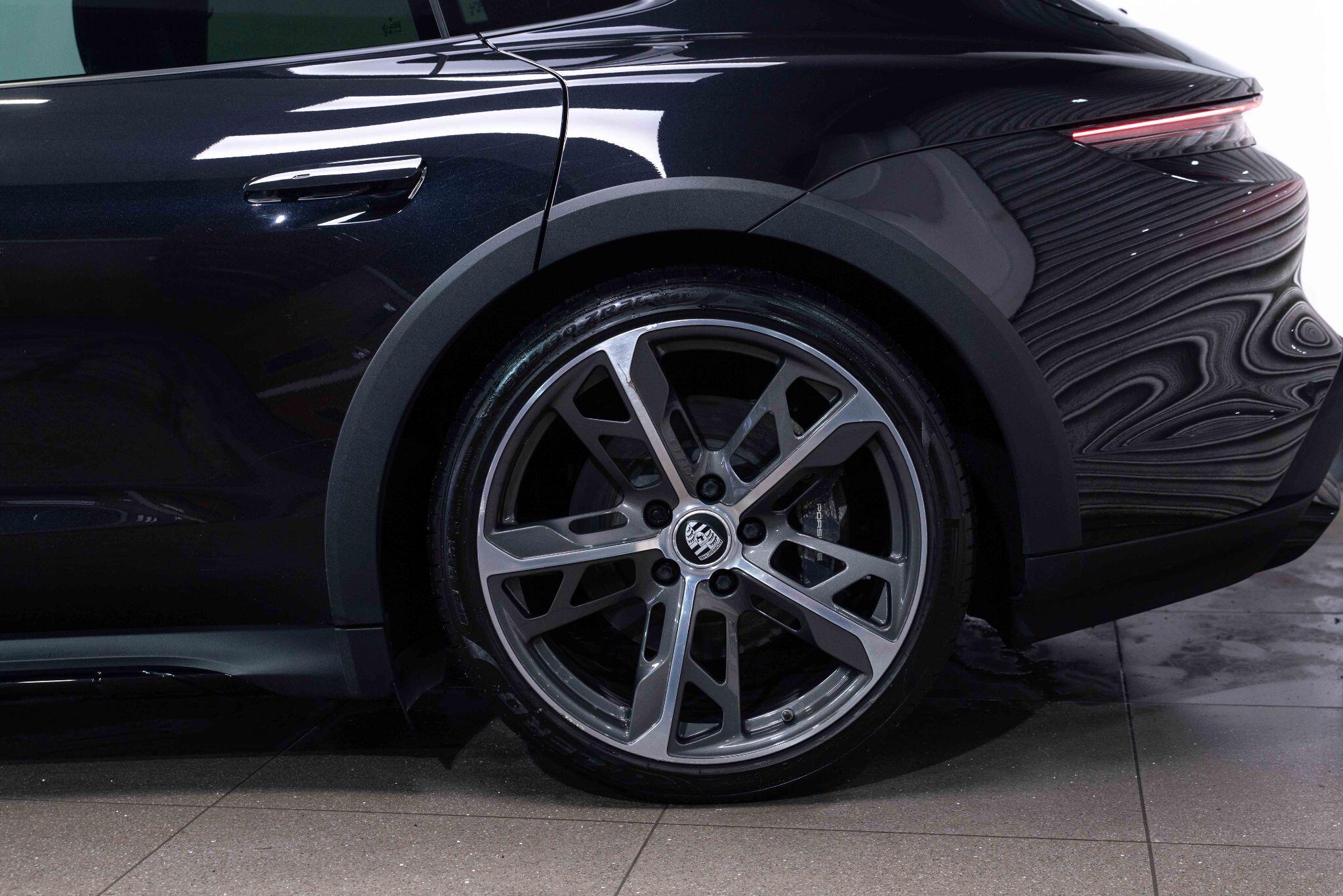 Porsche Taycan - Image 46