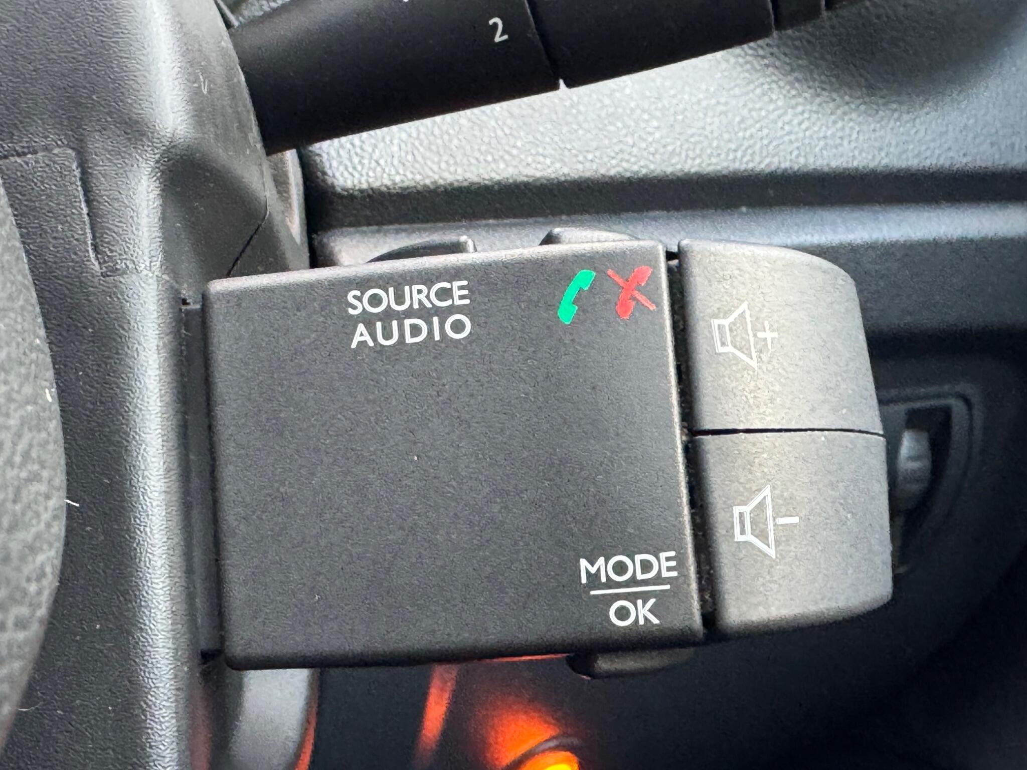 Renault Captur - Image 23