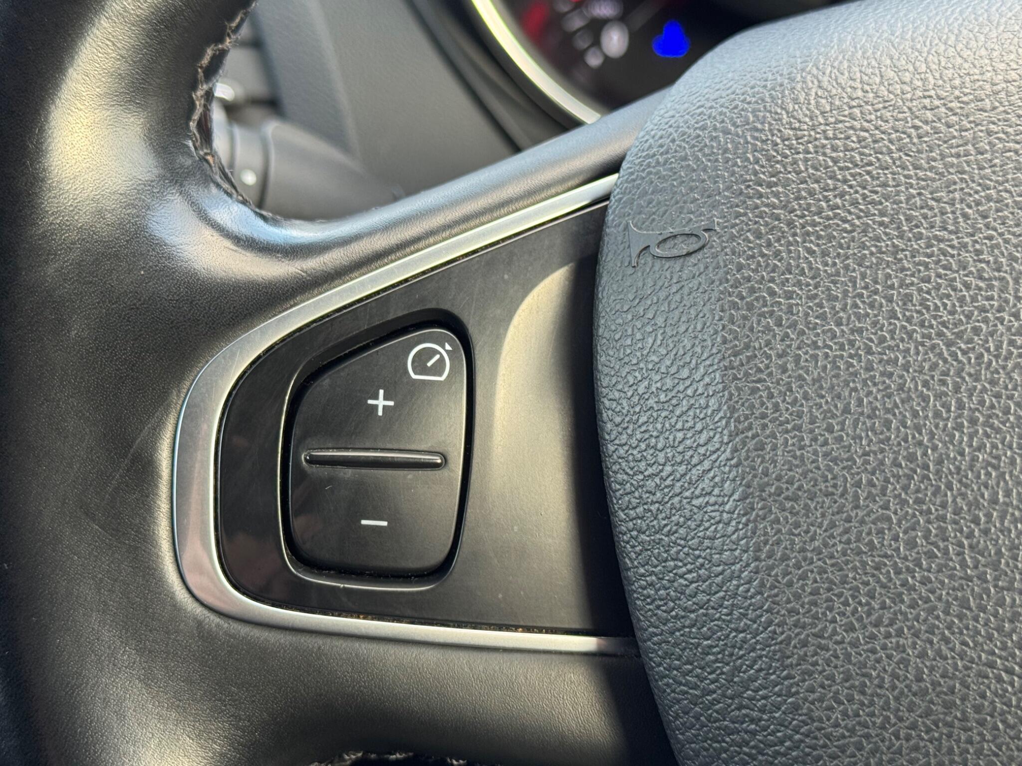 Renault Captur - Image 26