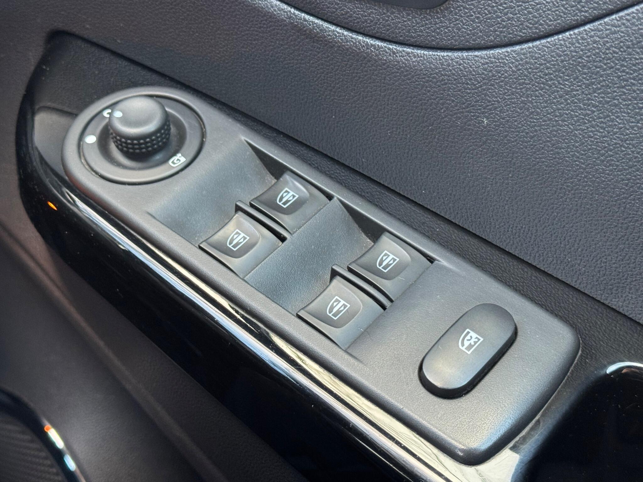 Renault Captur - Image 27