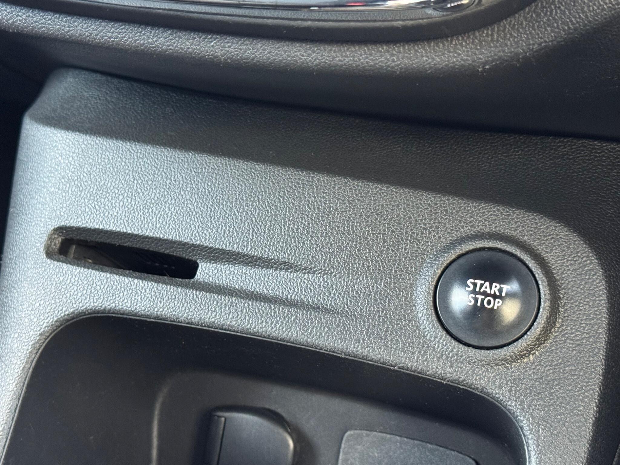 Renault Captur - Image 29