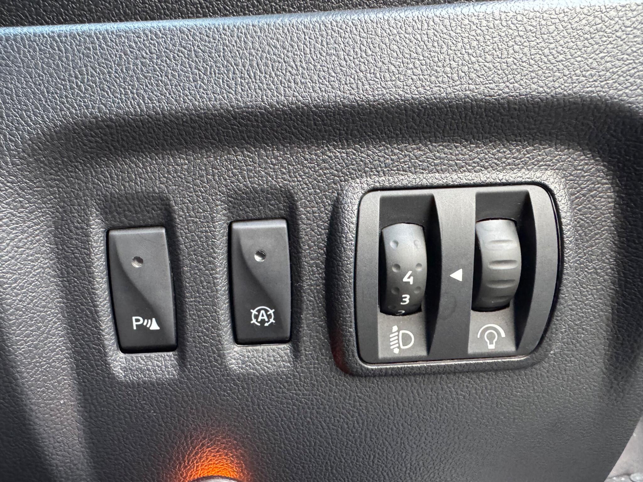 Renault Captur - Image 30