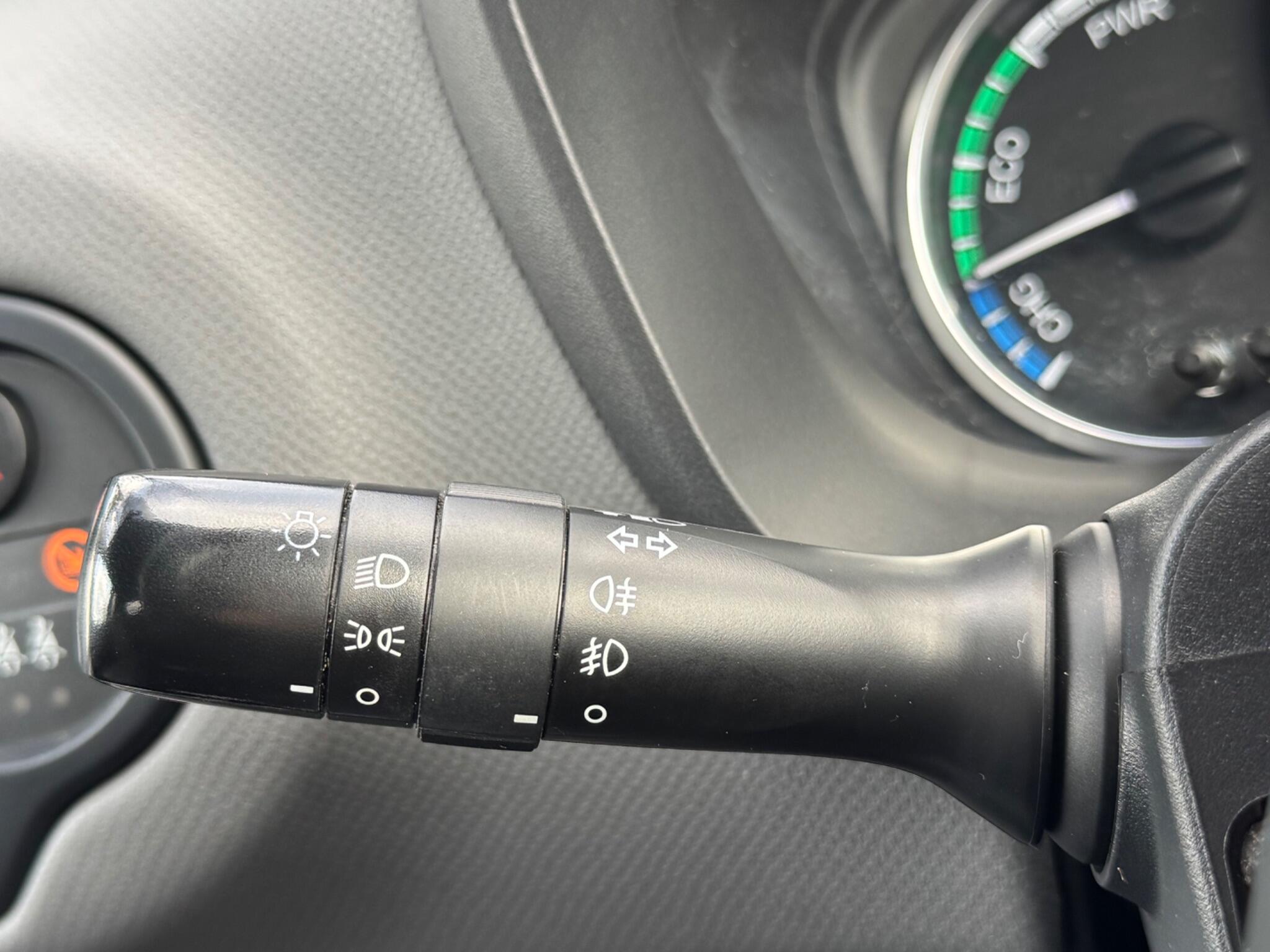 Toyota Yaris - Image 23