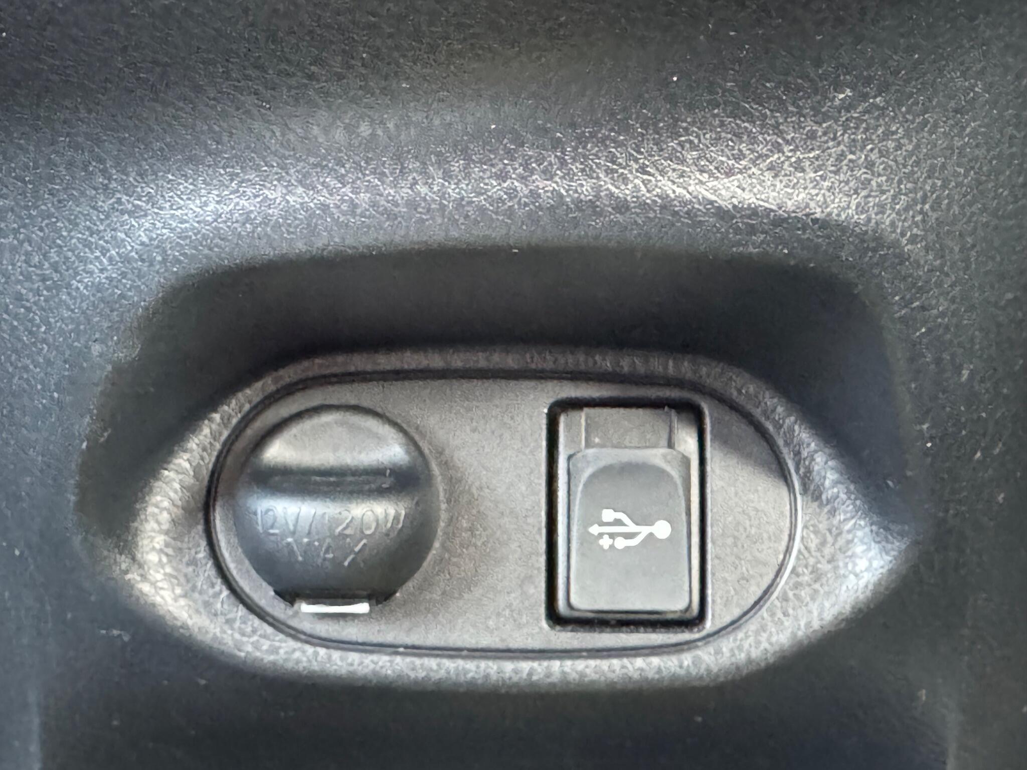 Toyota Yaris - Image 27