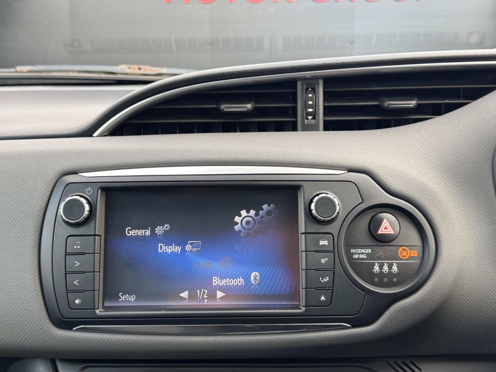 Toyota Yaris - Image 30