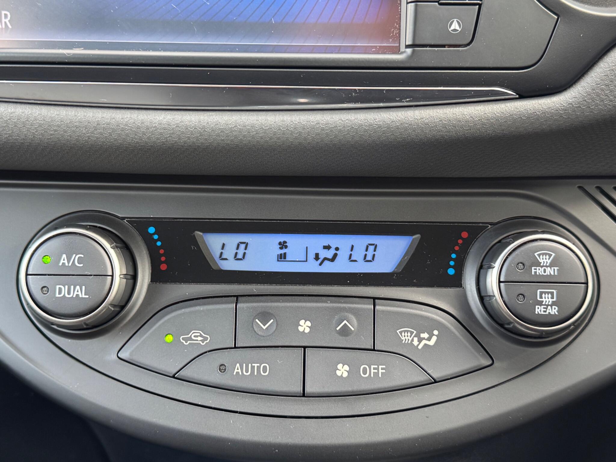 Toyota Yaris - Image 32