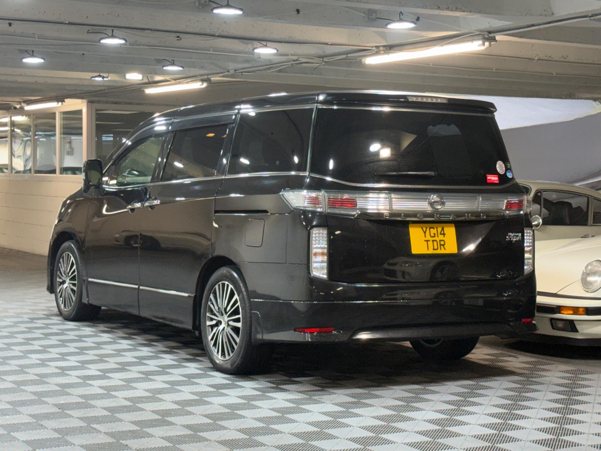 Nissan Elgrand - Image 3
