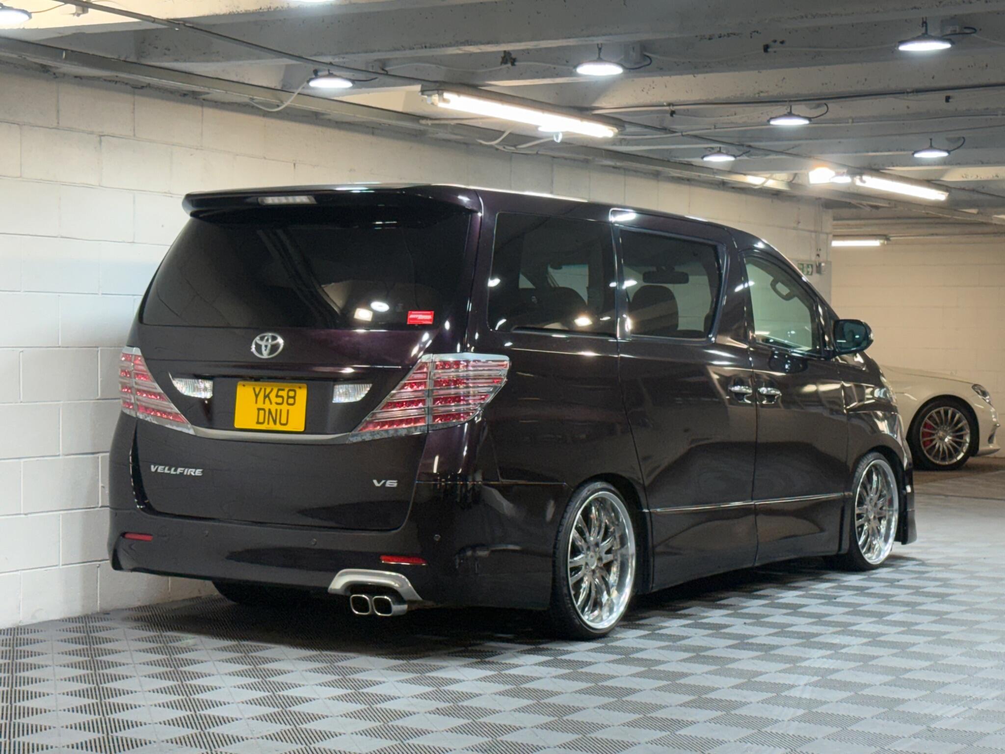 Toyota Vellfire - Image 4