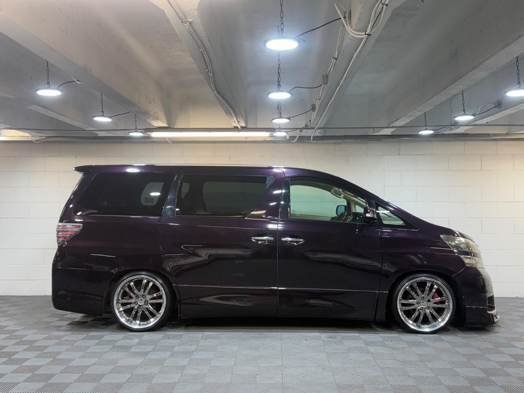 Toyota Vellfire - Image 5