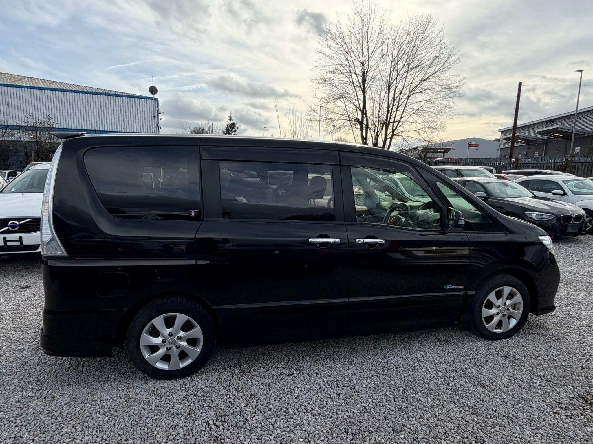 Nissan Serena - Image 5