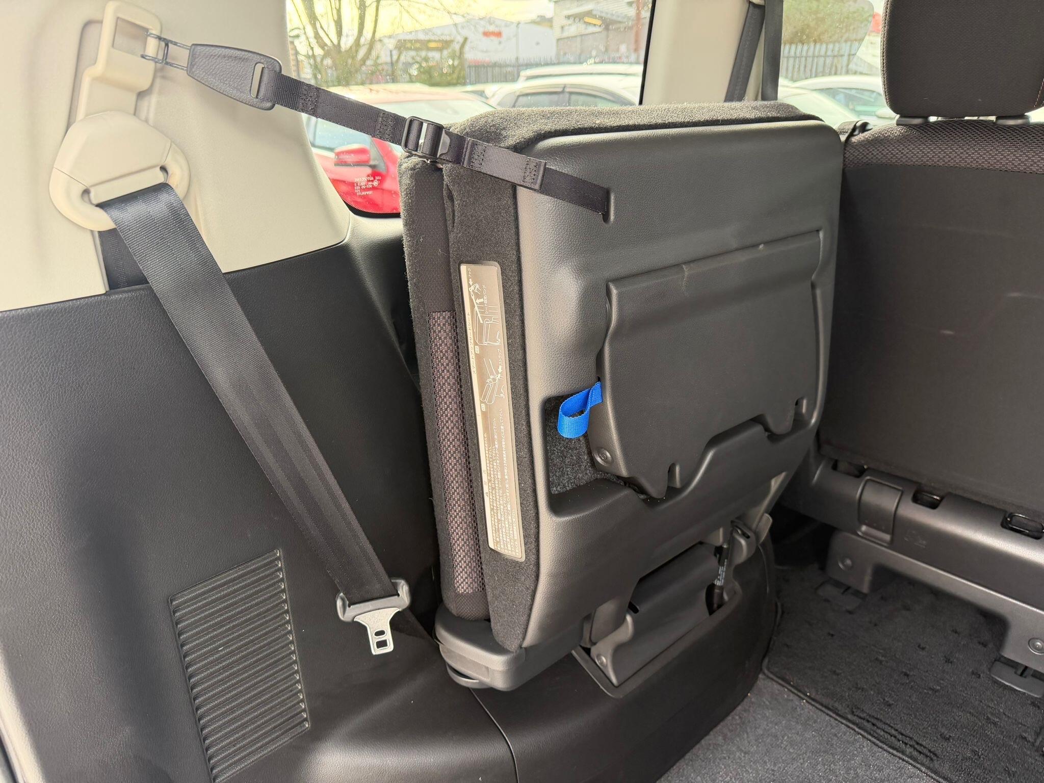 Nissan Serena - Image 19