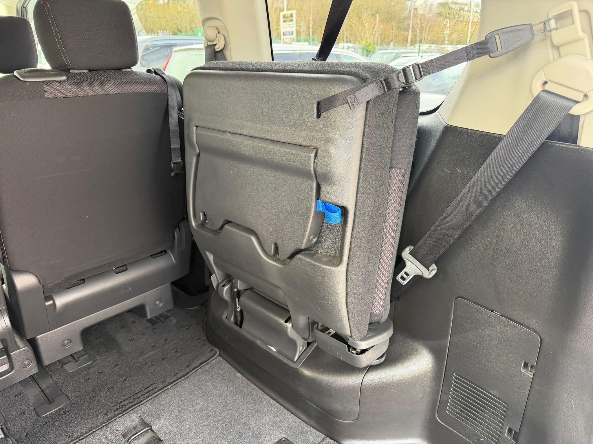 Nissan Serena - Image 20