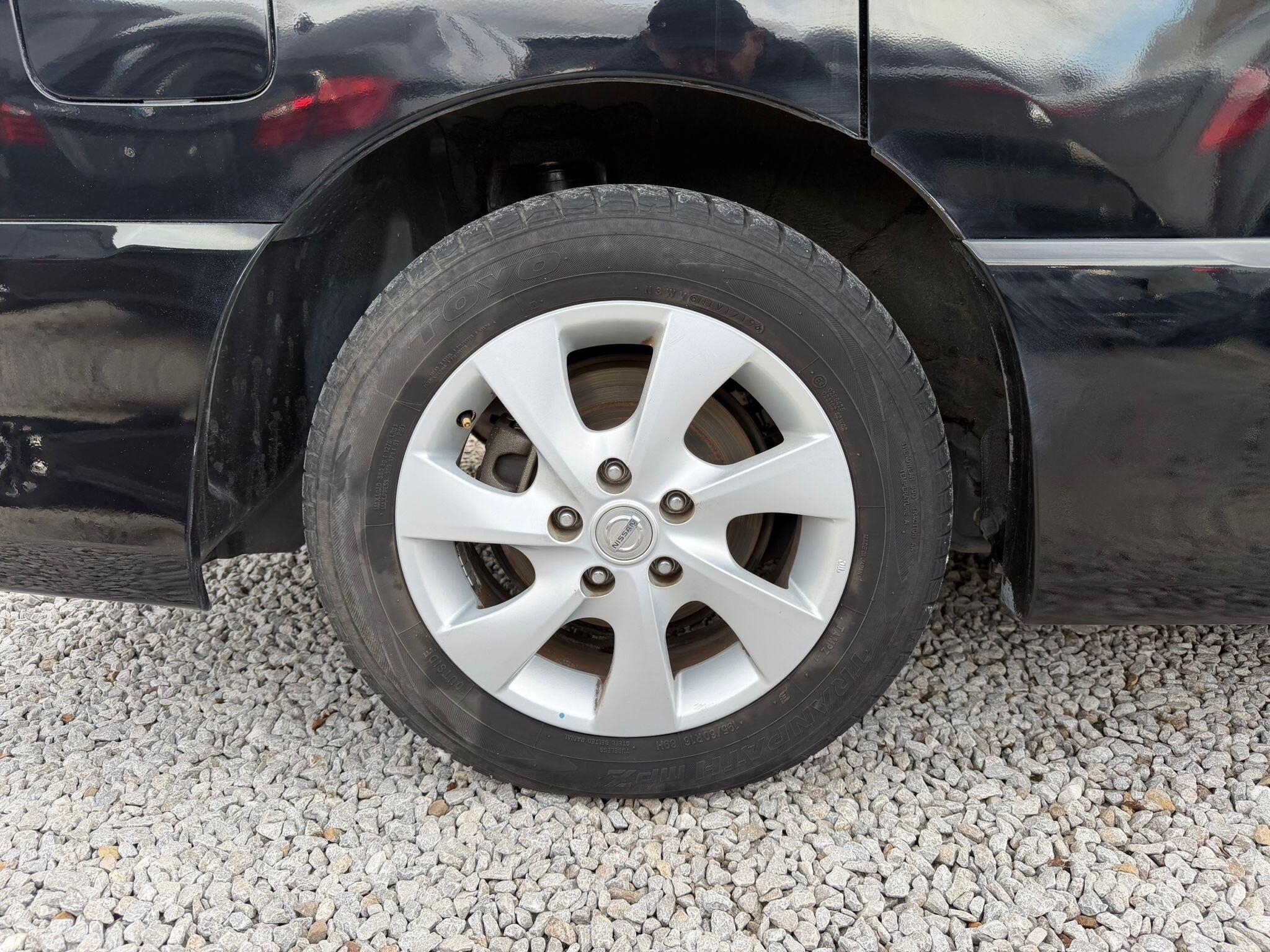 Nissan Serena - Image 26