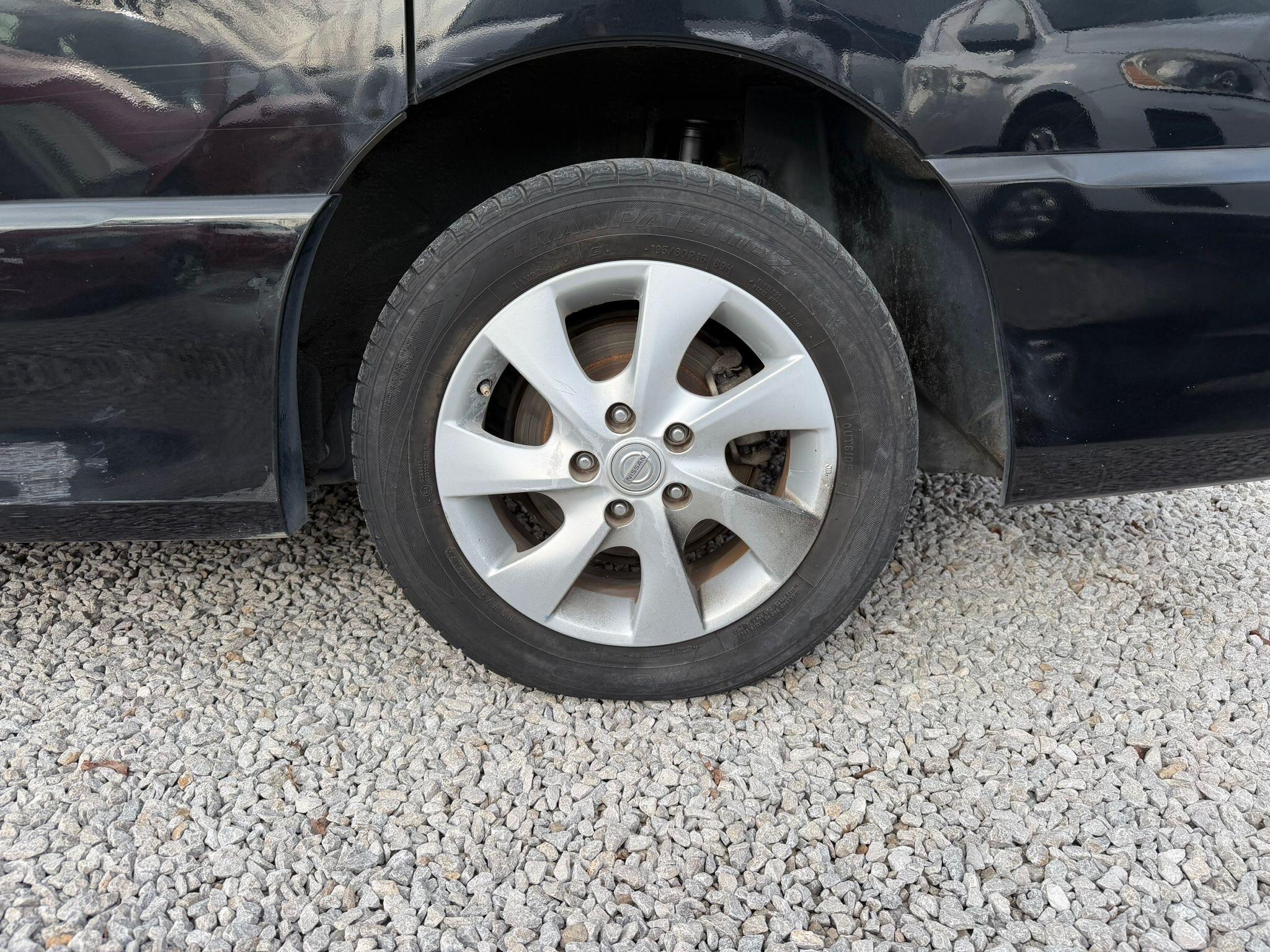 Nissan Serena - Image 27