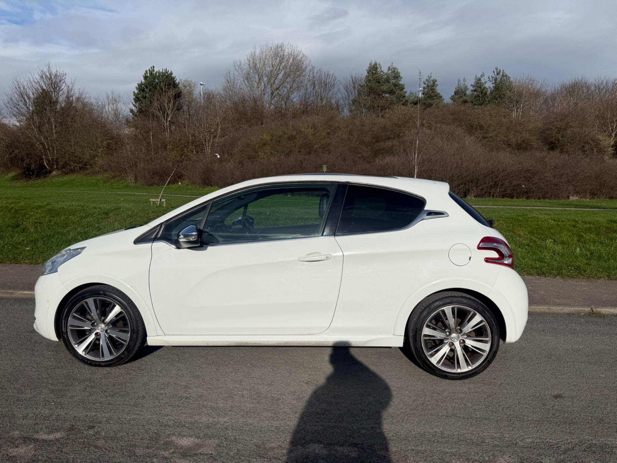 Peugeot 208 - Image 9