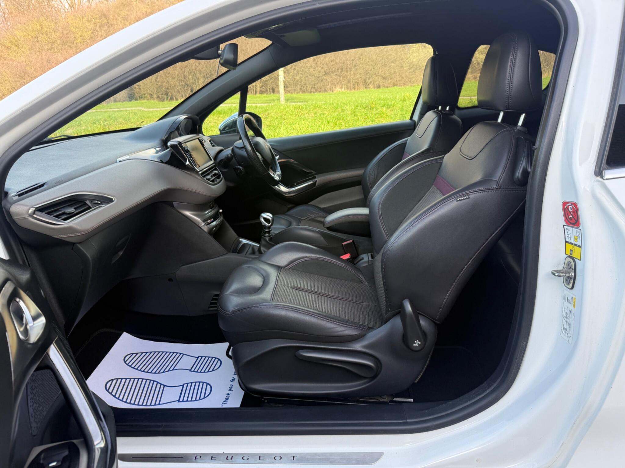 Peugeot 208 - Image 2