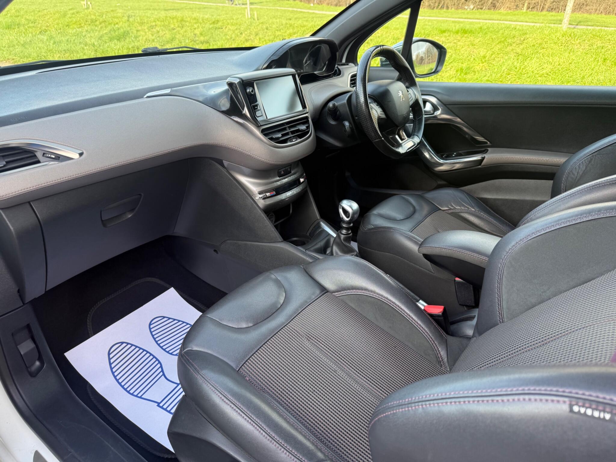 Peugeot 208 - Image 4