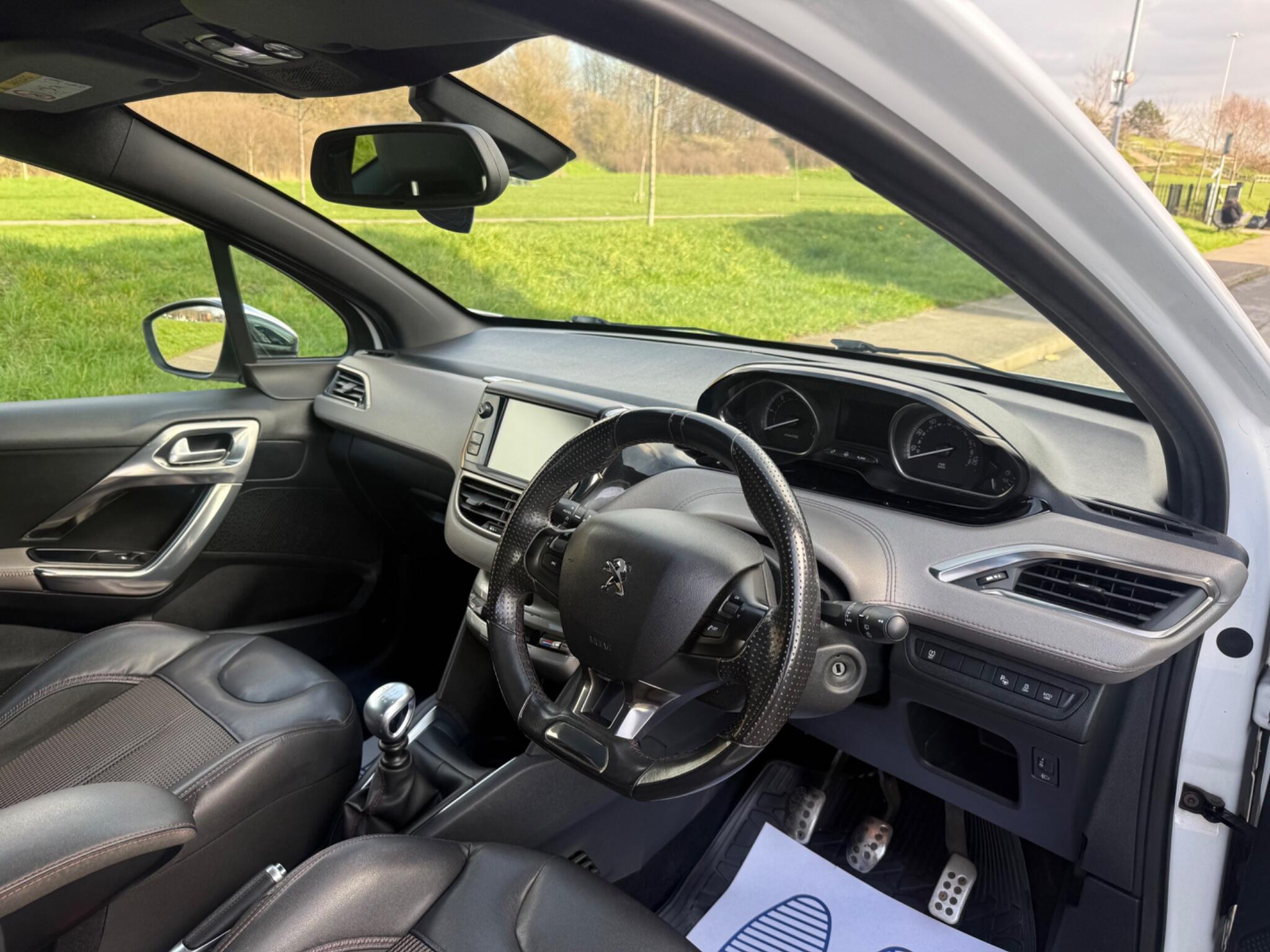 Peugeot 208 - Image 13