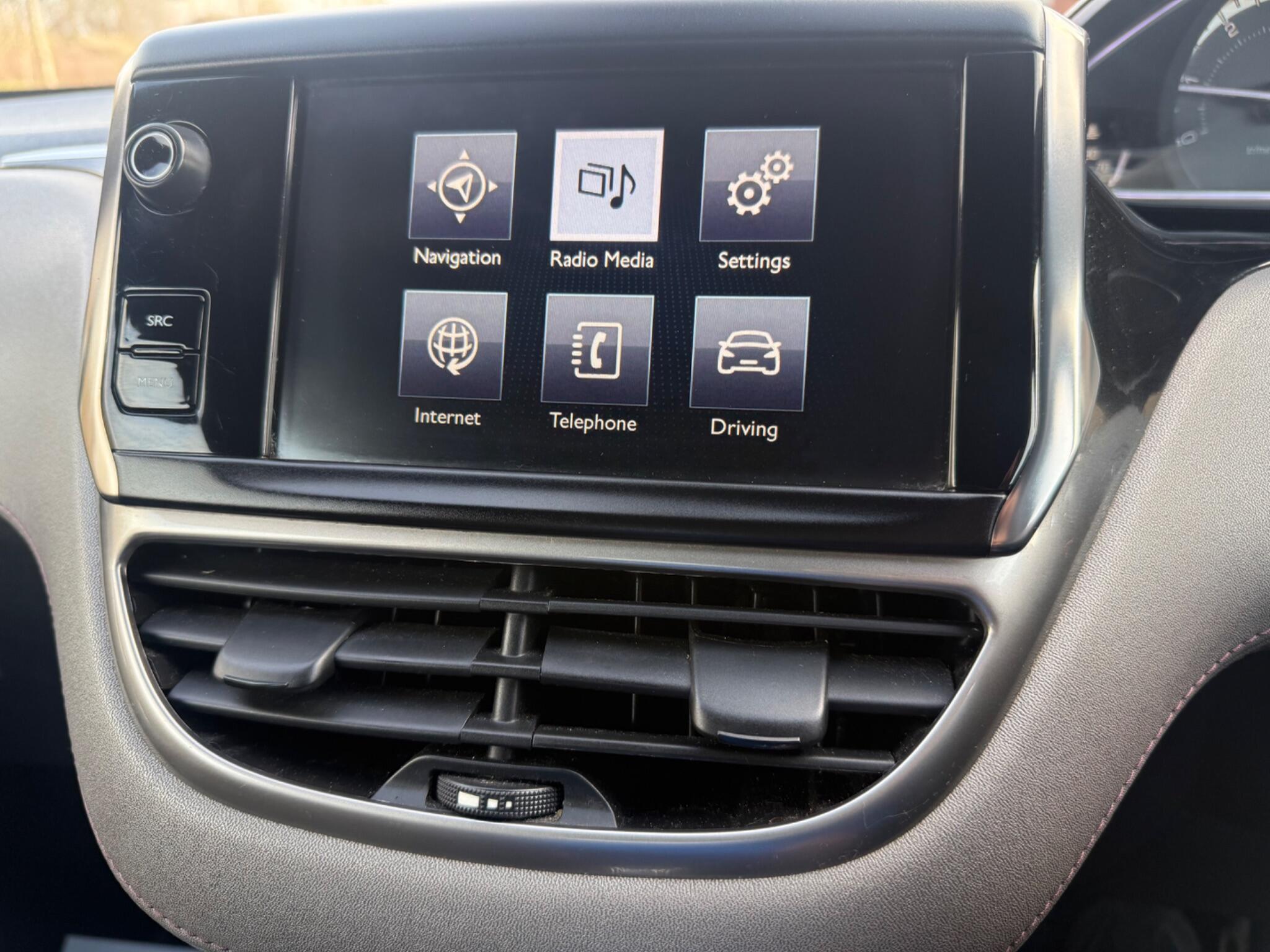 Peugeot 208 - Image 16