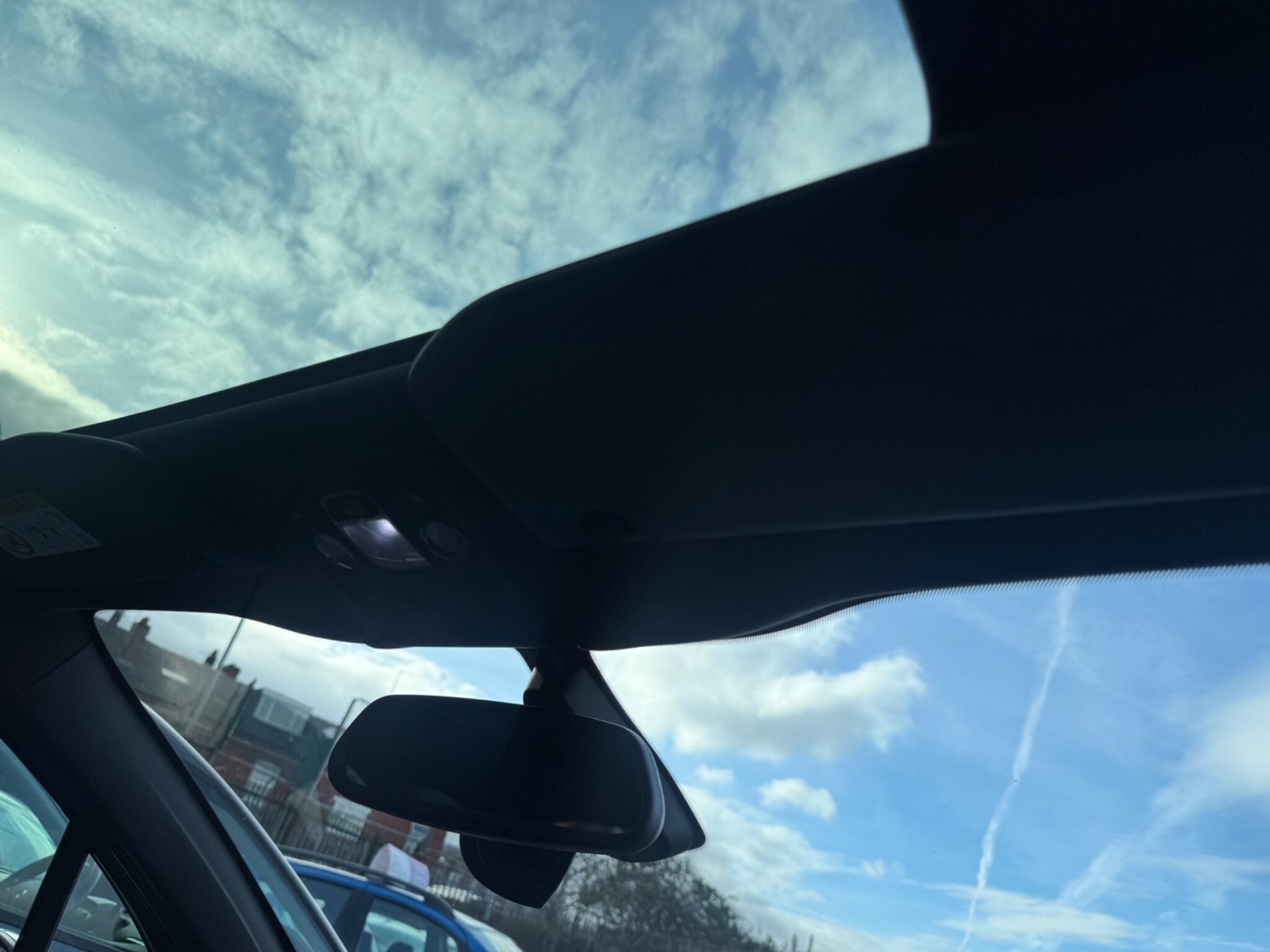 Peugeot 208 - Image 18