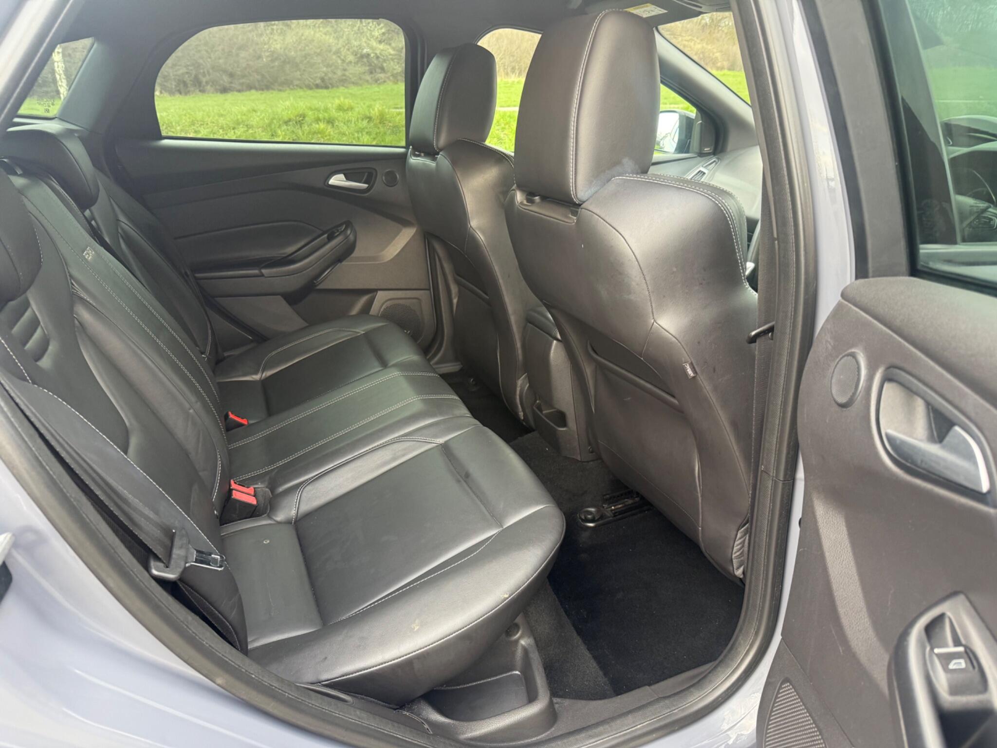 Ford Focus - Image 13